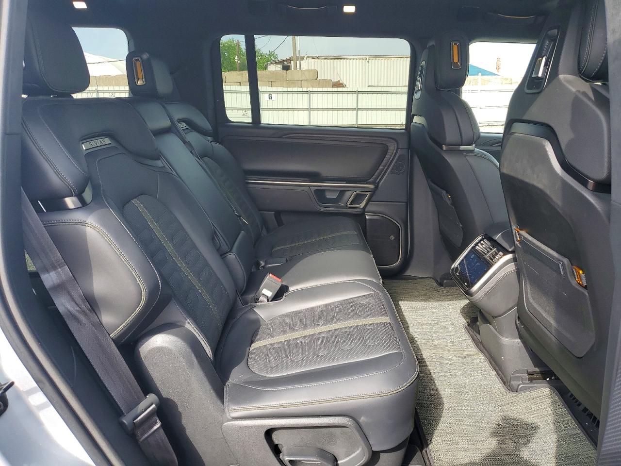 2024 Rivian R1s Adventure Gray vin: 7PDSGABA3RN034071
