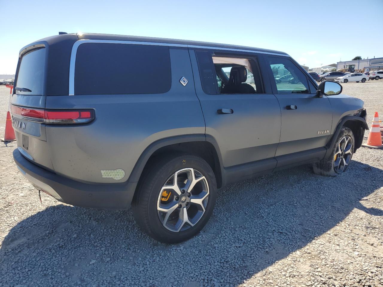 2022 Rivian R1s Launch Edition   Gray vin: 7PDSGABLXNN002648