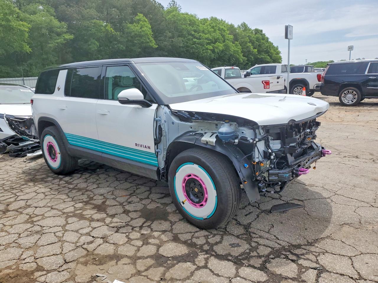 2026 Rivian R1s Premium Two Tone vin: 7PDSGABP9TN085909