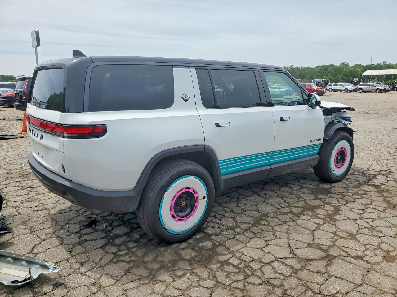 2026 Rivian R1s Premium Two Tone vin: 7PDSGABP9TN085909