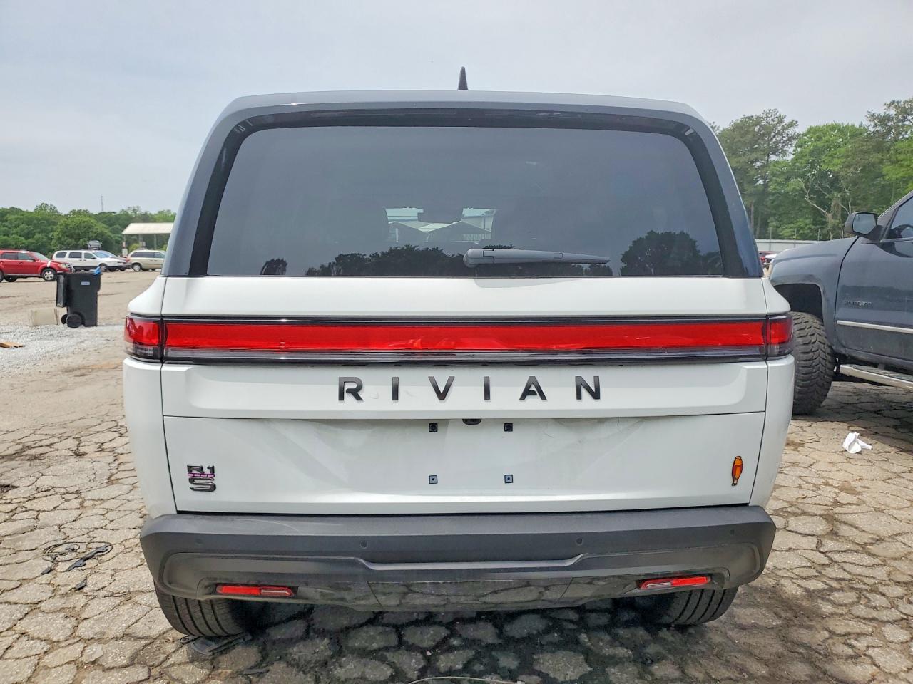 2026 Rivian R1s Premium Two Tone vin: 7PDSGABP9TN085909