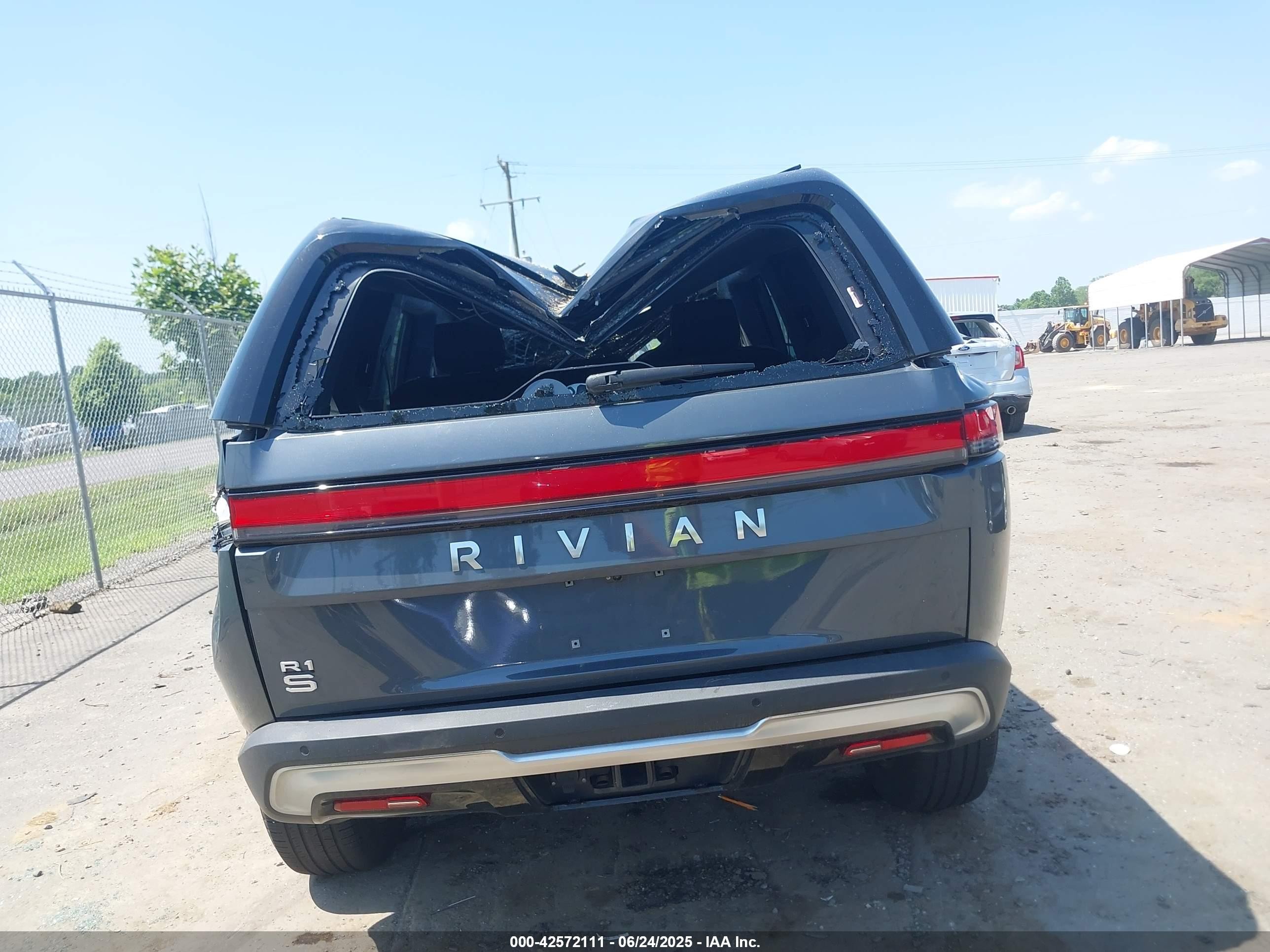 2023 Rivian R1s Adventure/adventure Dual Motor Max Pack/adventure Dual Motor Perf Max Pack Gray vin: 7PDSGBBA3PN028970
