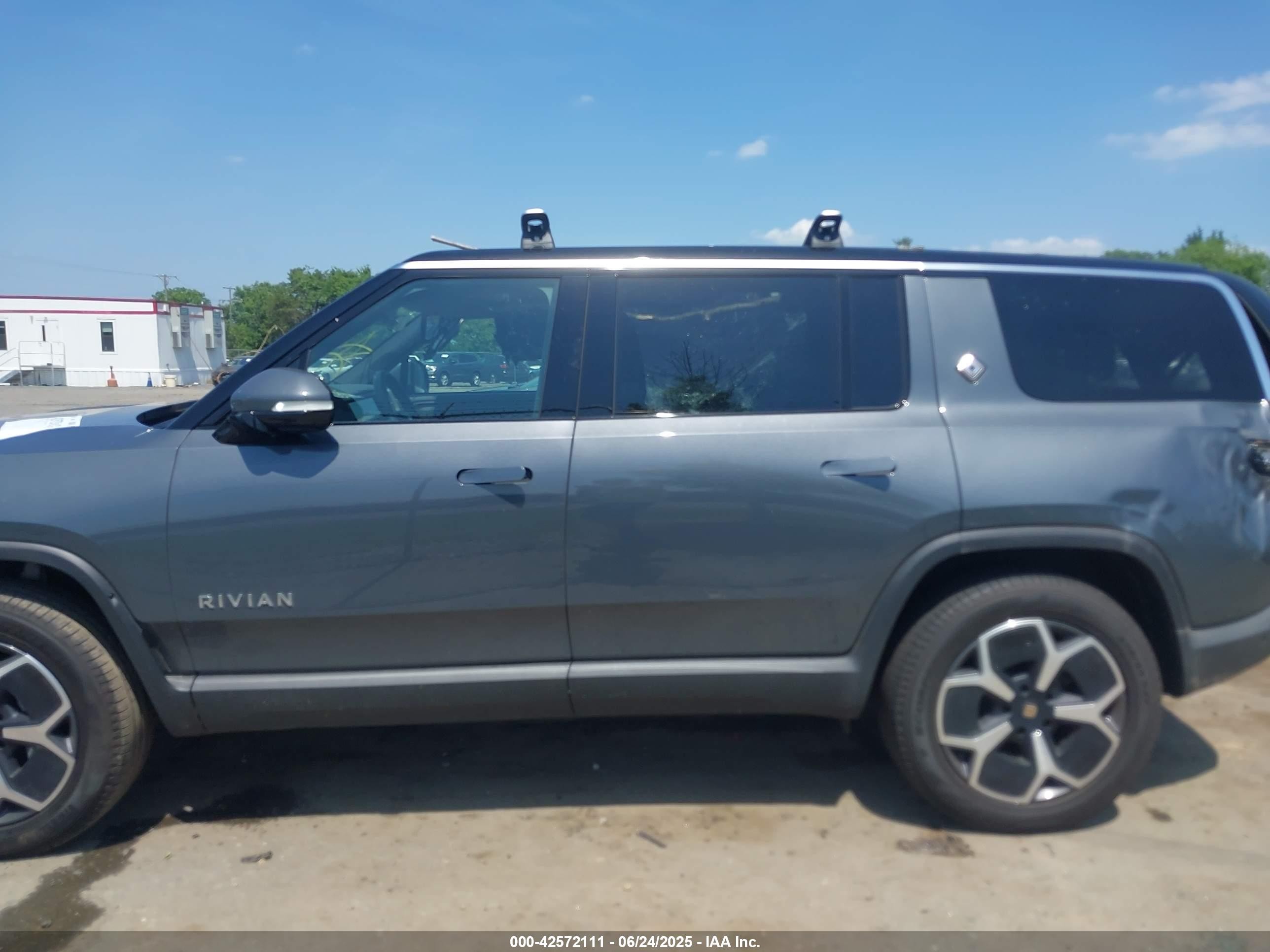 2023 Rivian R1s Adventure/adventure Dual Motor Max Pack/adventure Dual Motor Perf Max Pack Gray vin: 7PDSGBBA3PN028970