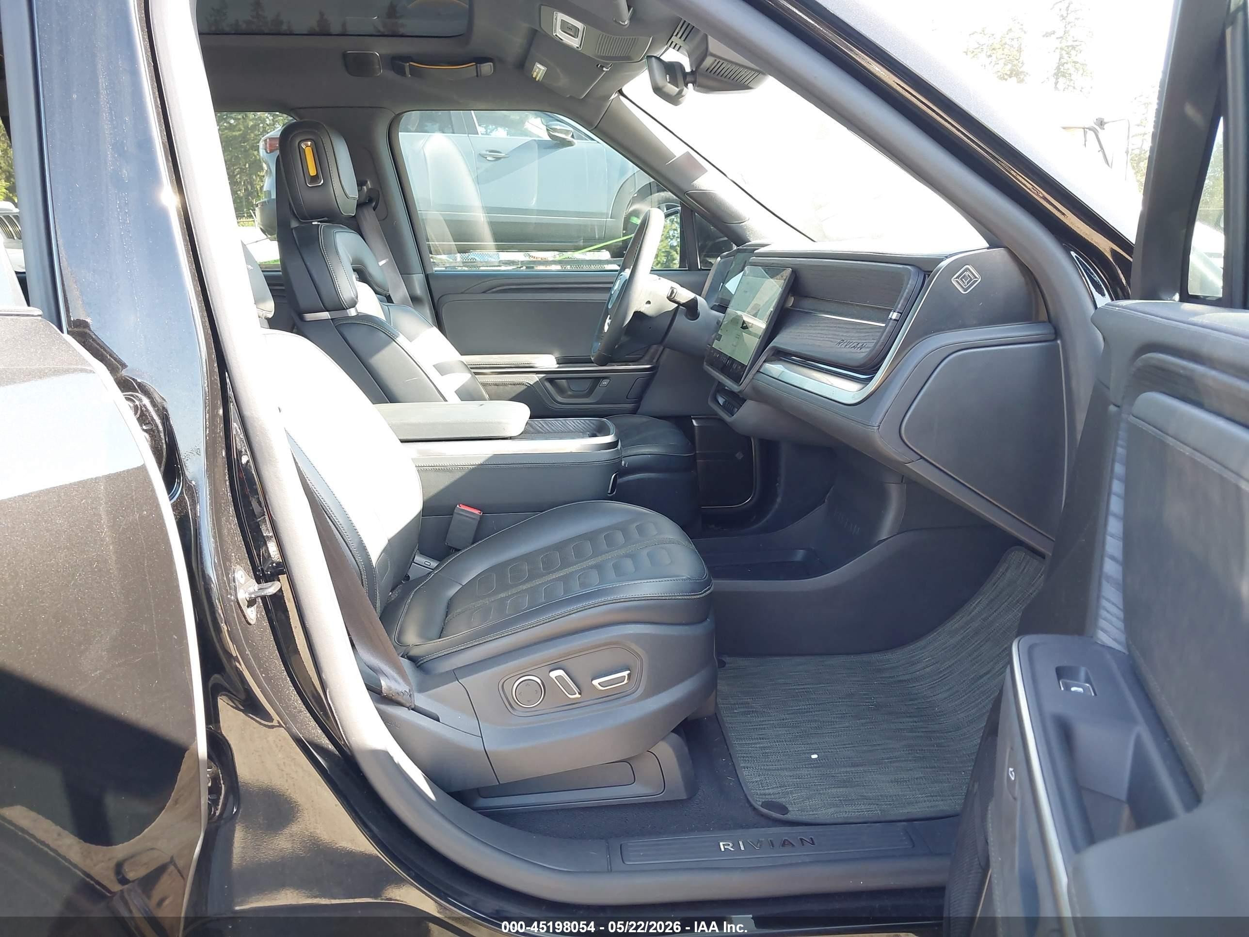 2025 Rivian R1s Adventure Dual Motor Large Pack/adventure Dual Motor Max Pack Black vin: 7PDSGBBA6SN061180