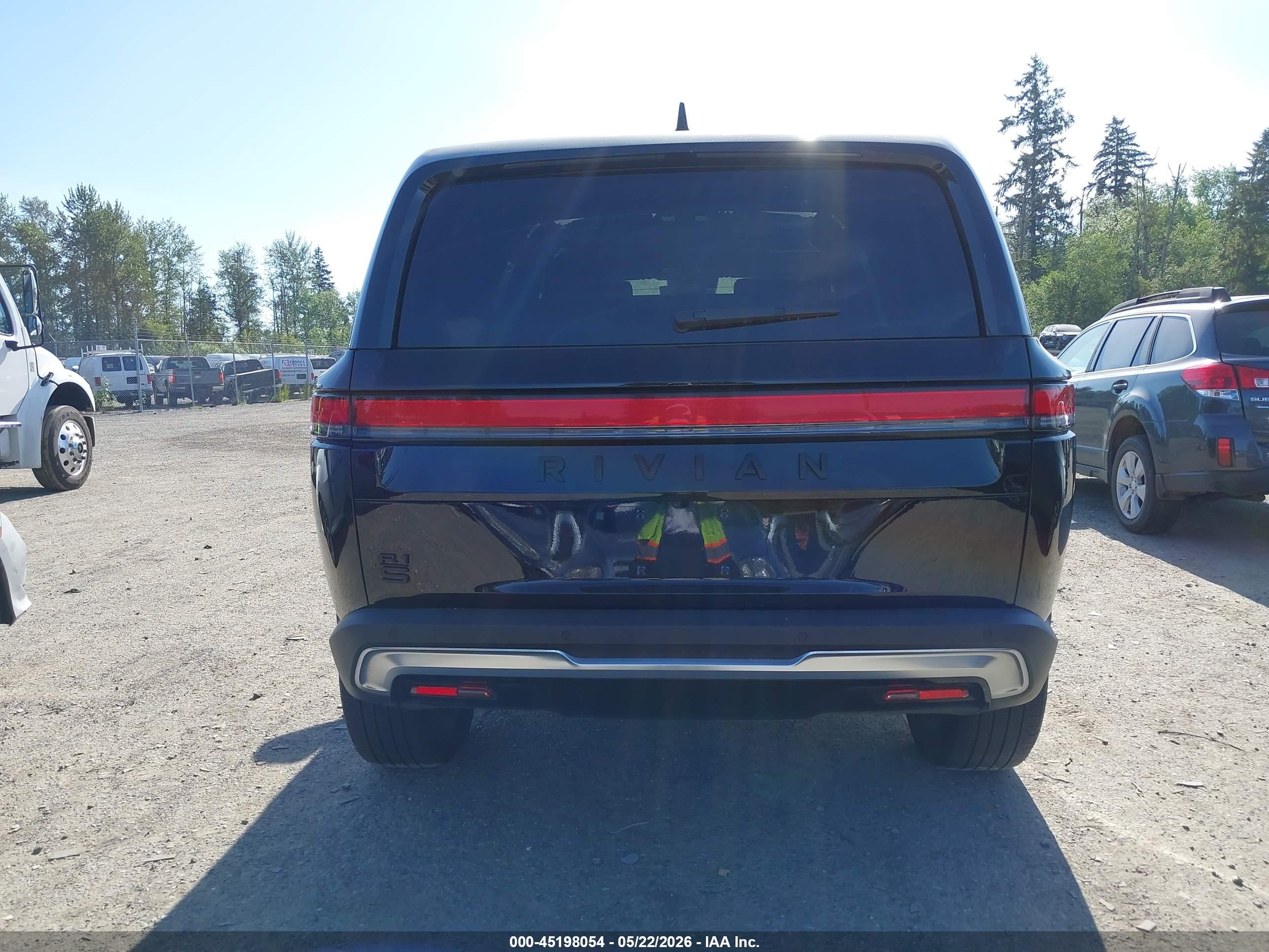 2025 Rivian R1s Adventure Dual Motor Large Pack/adventure Dual Motor Max Pack Black vin: 7PDSGBBA6SN061180