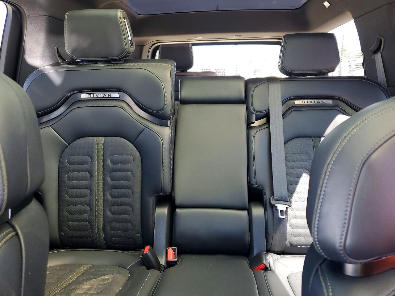 2026 Rivian R1s Adventure Green vin: 7PDSGCBA0TN080413