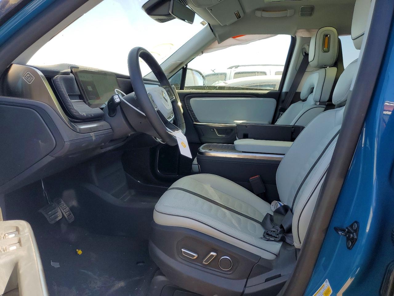2026 Rivian R1s Adventure Blue vin: 7PDSGCBA7TN081364