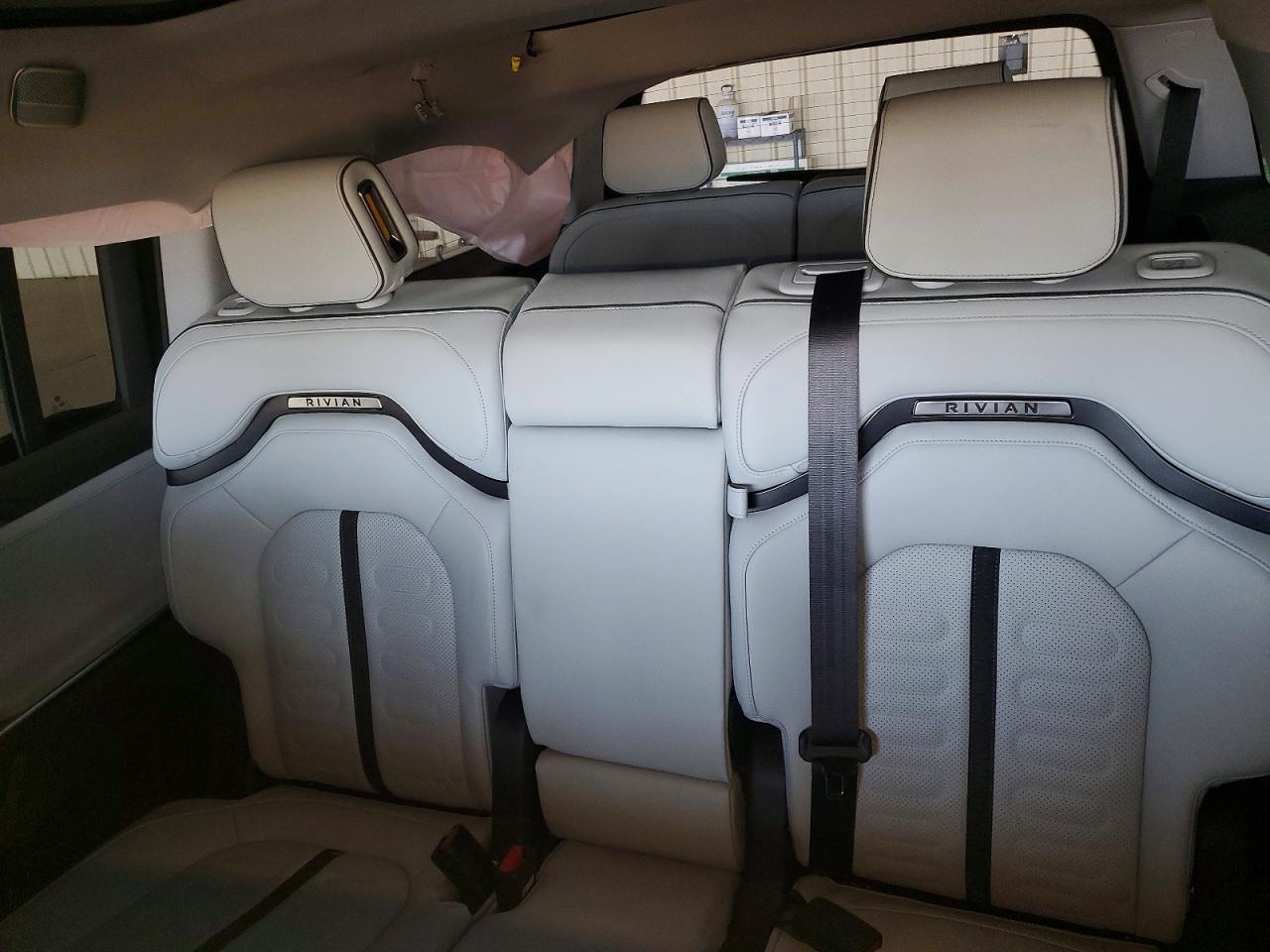 2026 Rivian R1s Adventure Blue vin: 7PDSGCBA7TN081364