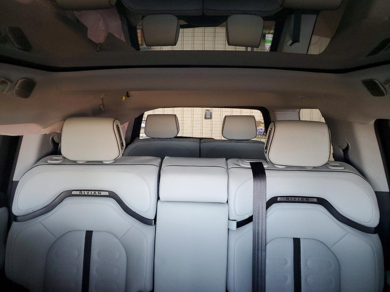 2026 Rivian R1s Adventure Blue vin: 7PDSGCBA7TN081364