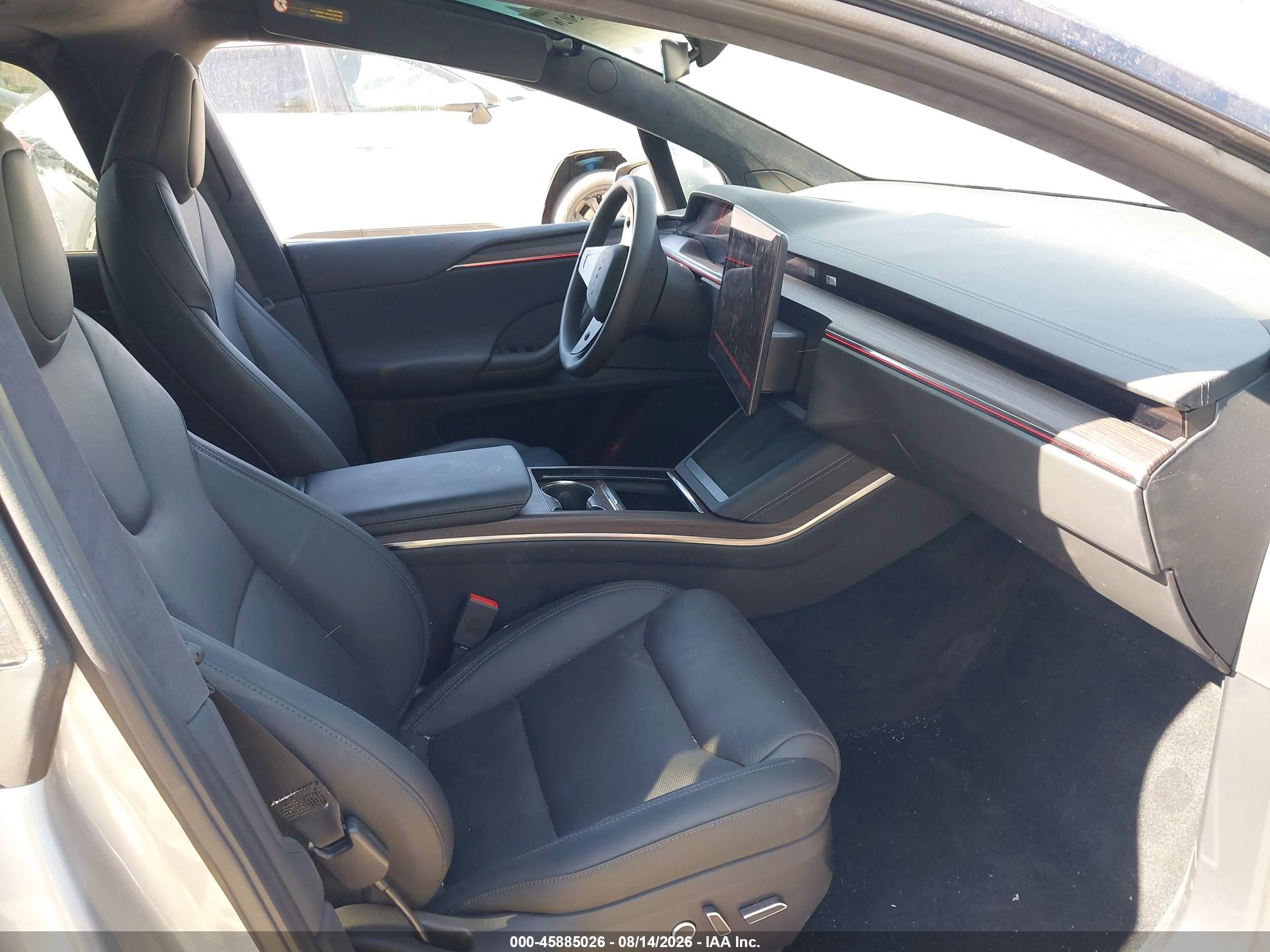 2026 Tesla Model X All-wheel Drive Серебряный vin: 7SAXCAE59TF482329