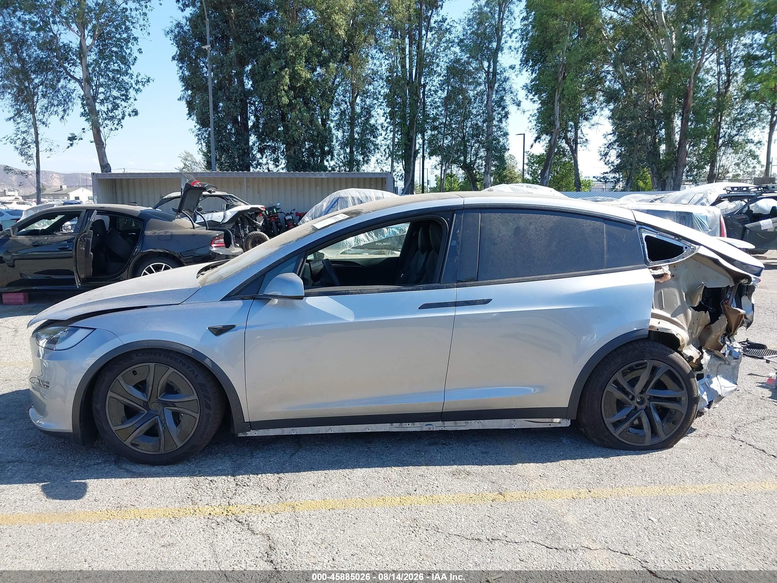 2026 Tesla Model X All-wheel Drive Серебряный vin: 7SAXCAE59TF482329