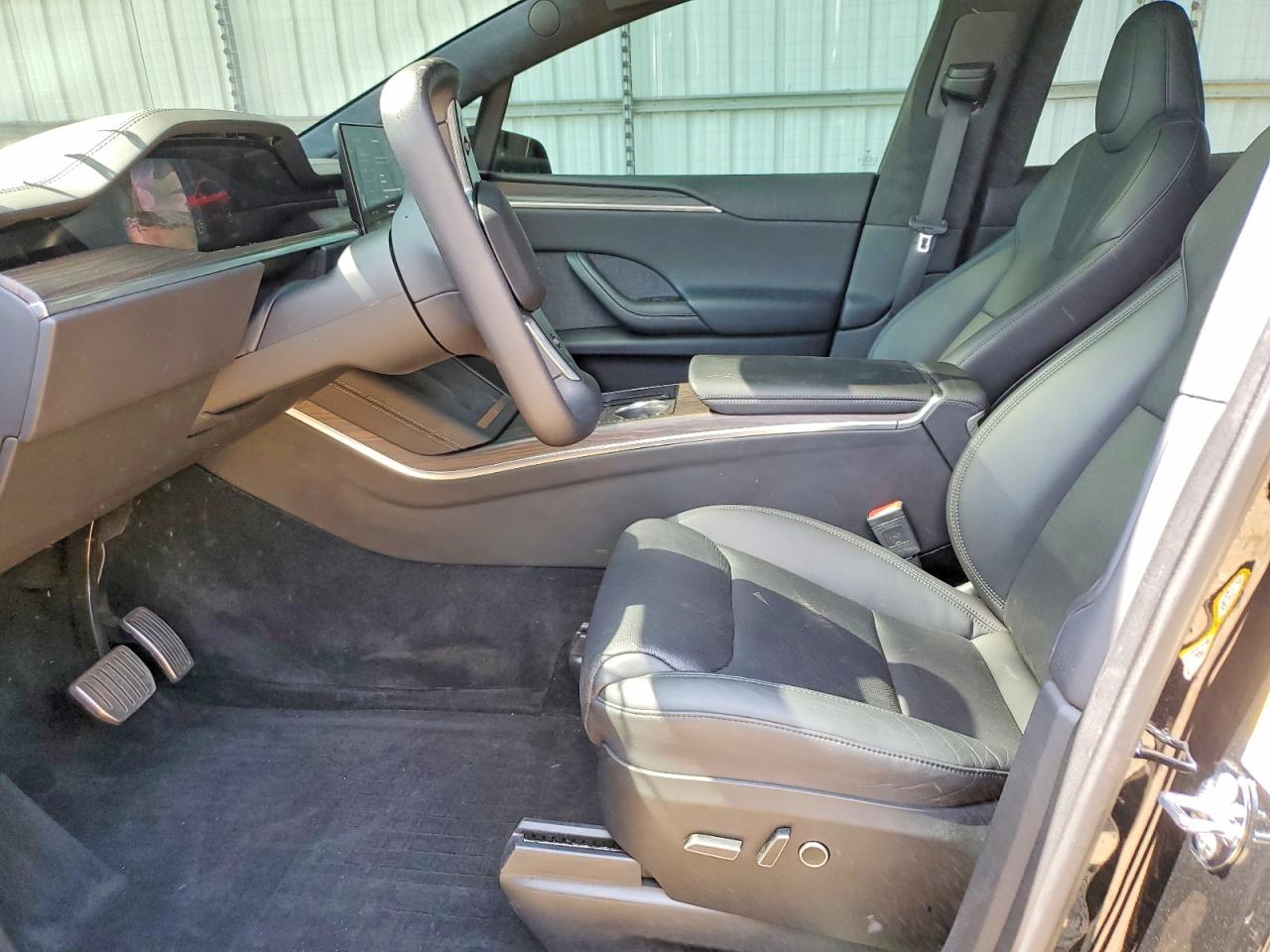 2022 Tesla Model X Black vin: 7SAXCBE52NF331583