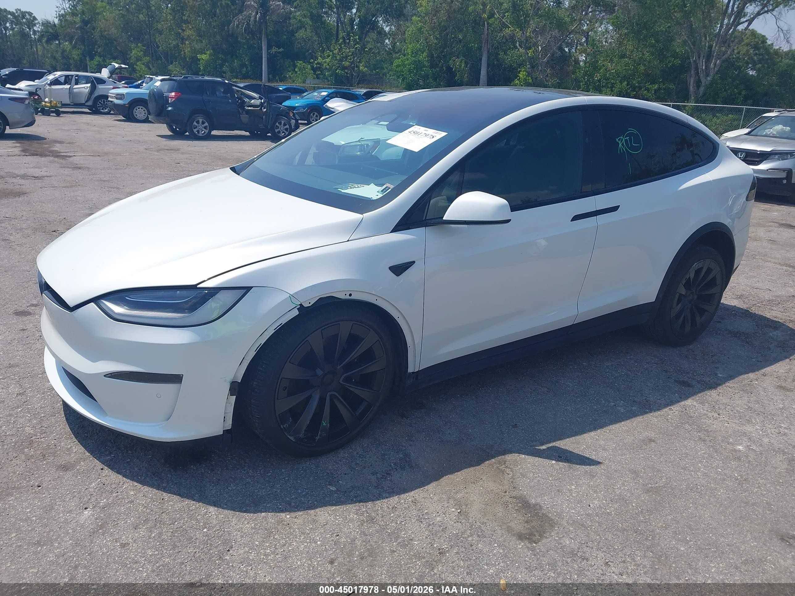 2023 Tesla Model X Dual Motor All-wheel Drive/standard Range White vin: 7SAXCBE52PF373142