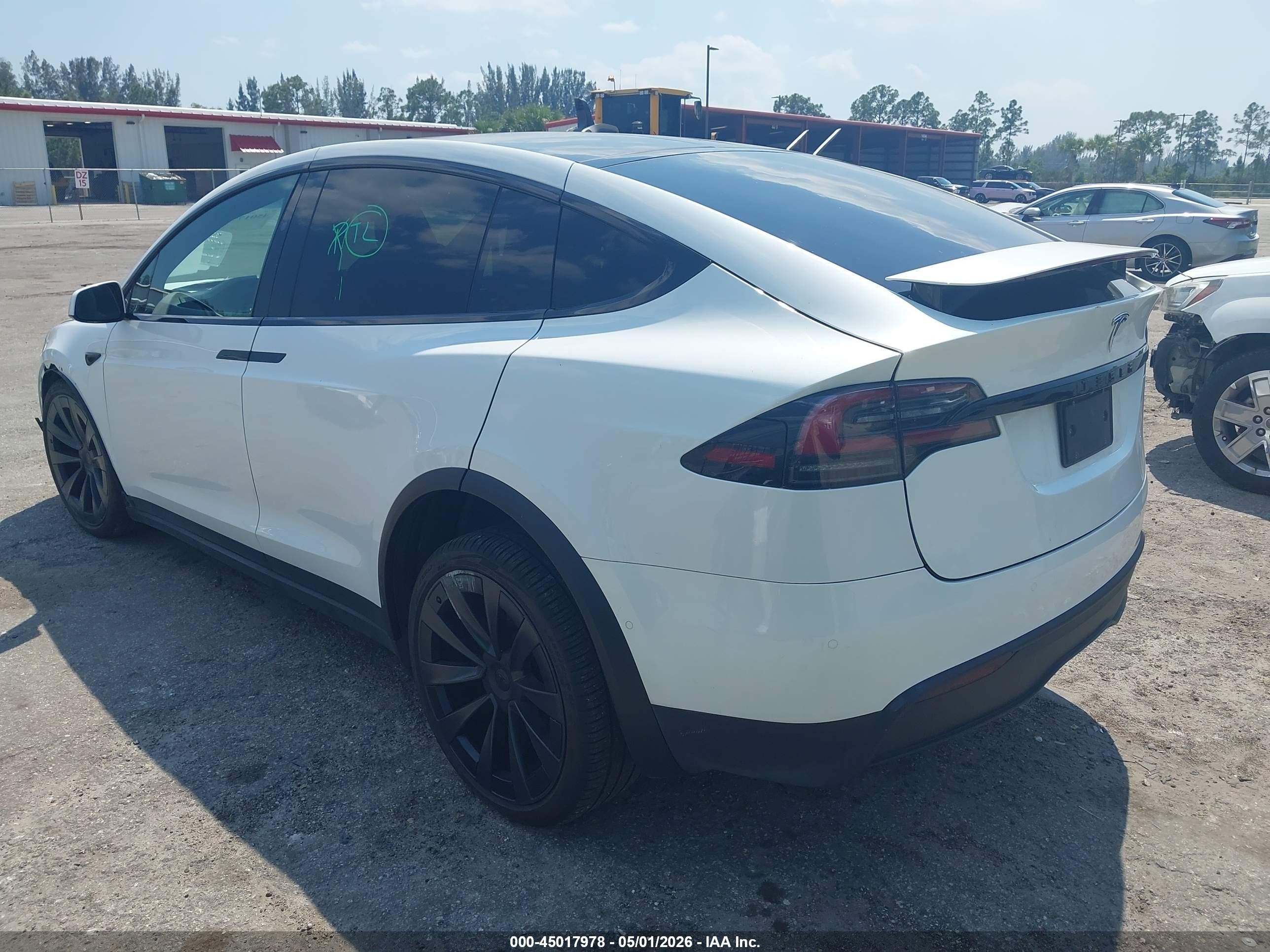 2023 Tesla Model X Dual Motor All-wheel Drive/standard Range White vin: 7SAXCBE52PF373142
