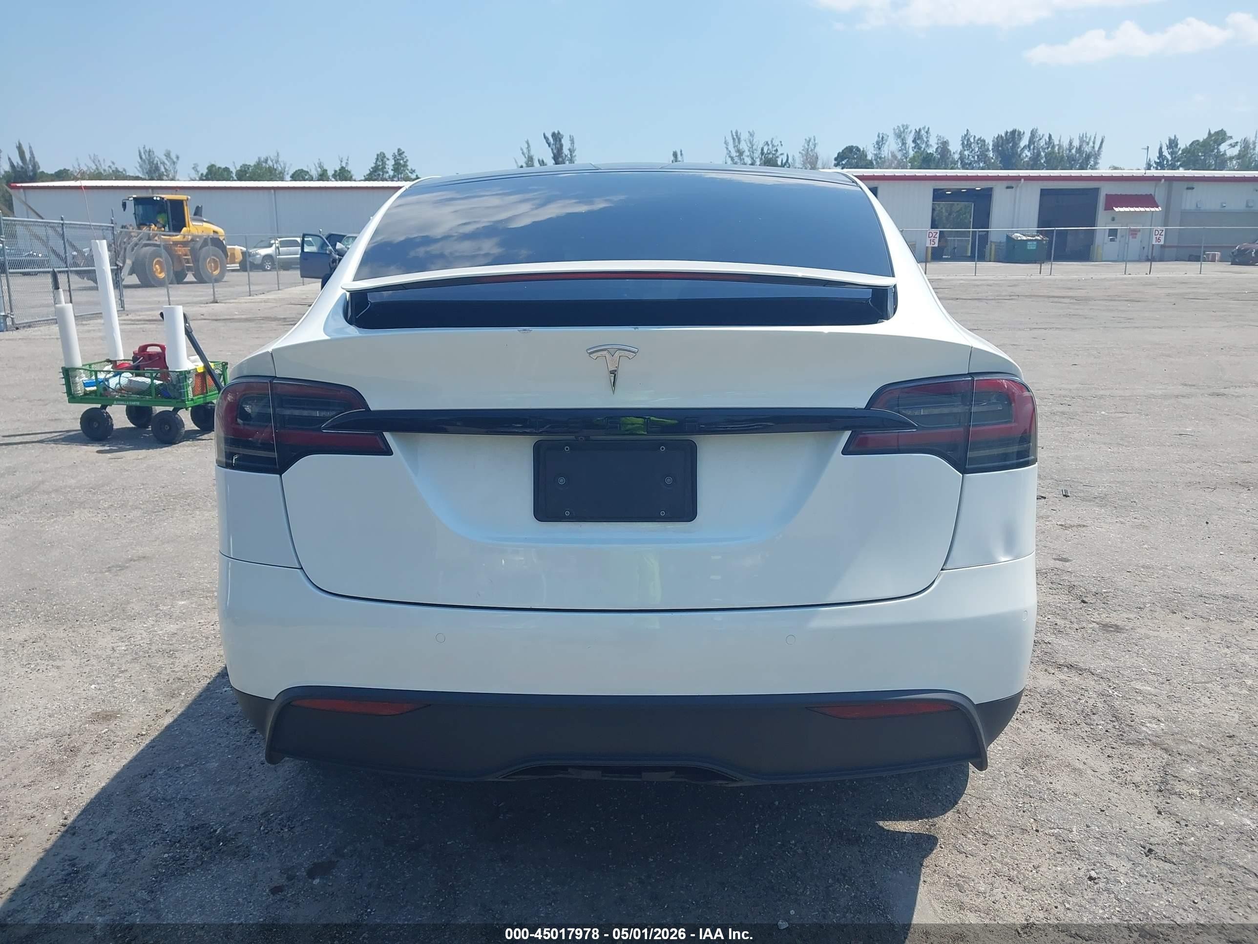 2023 Tesla Model X Dual Motor All-wheel Drive/standard Range White vin: 7SAXCBE52PF373142