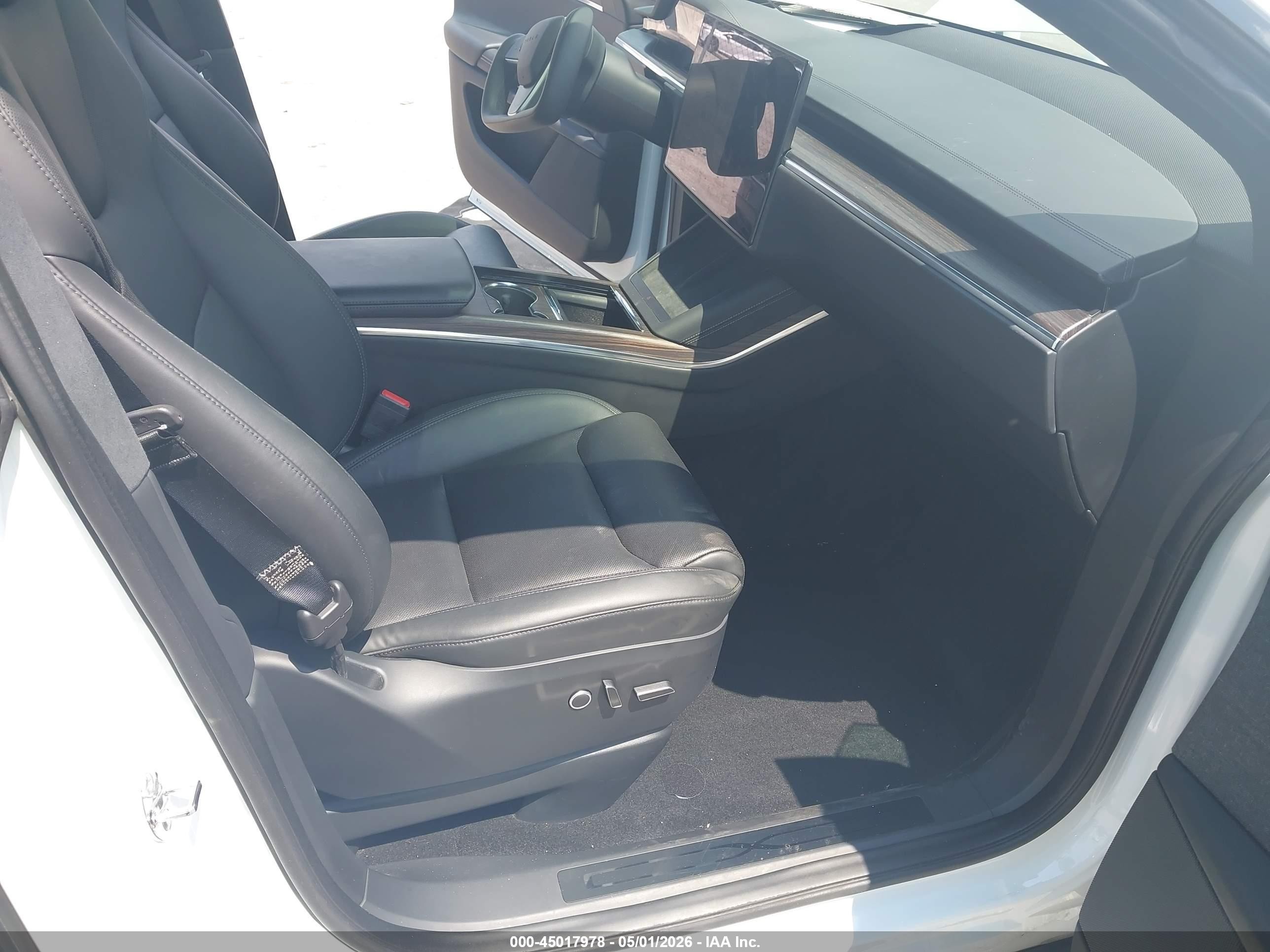 2023 Tesla Model X Dual Motor All-wheel Drive/standard Range White vin: 7SAXCBE52PF373142