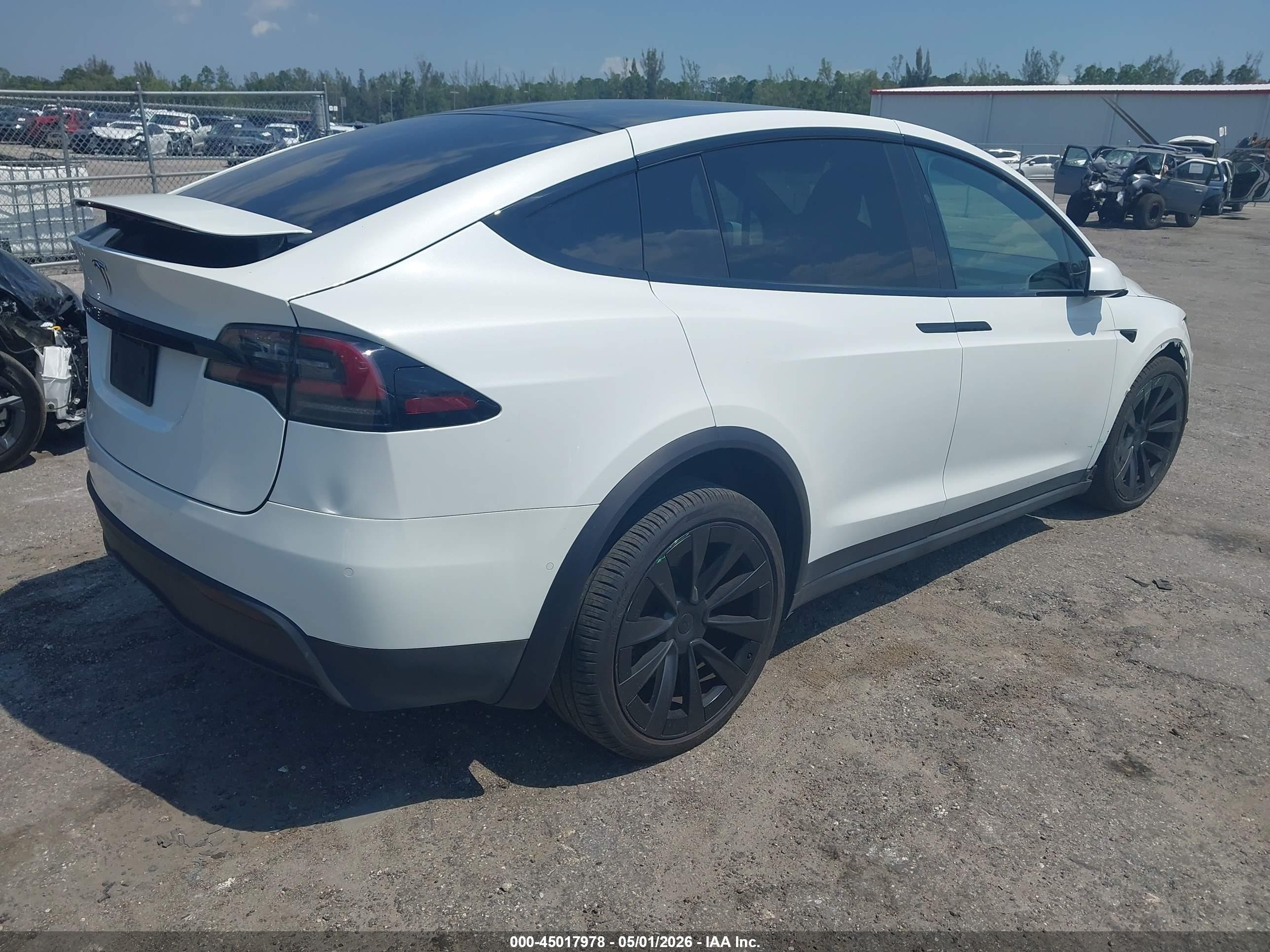 2023 Tesla Model X Dual Motor All-wheel Drive/standard Range White vin: 7SAXCBE52PF373142