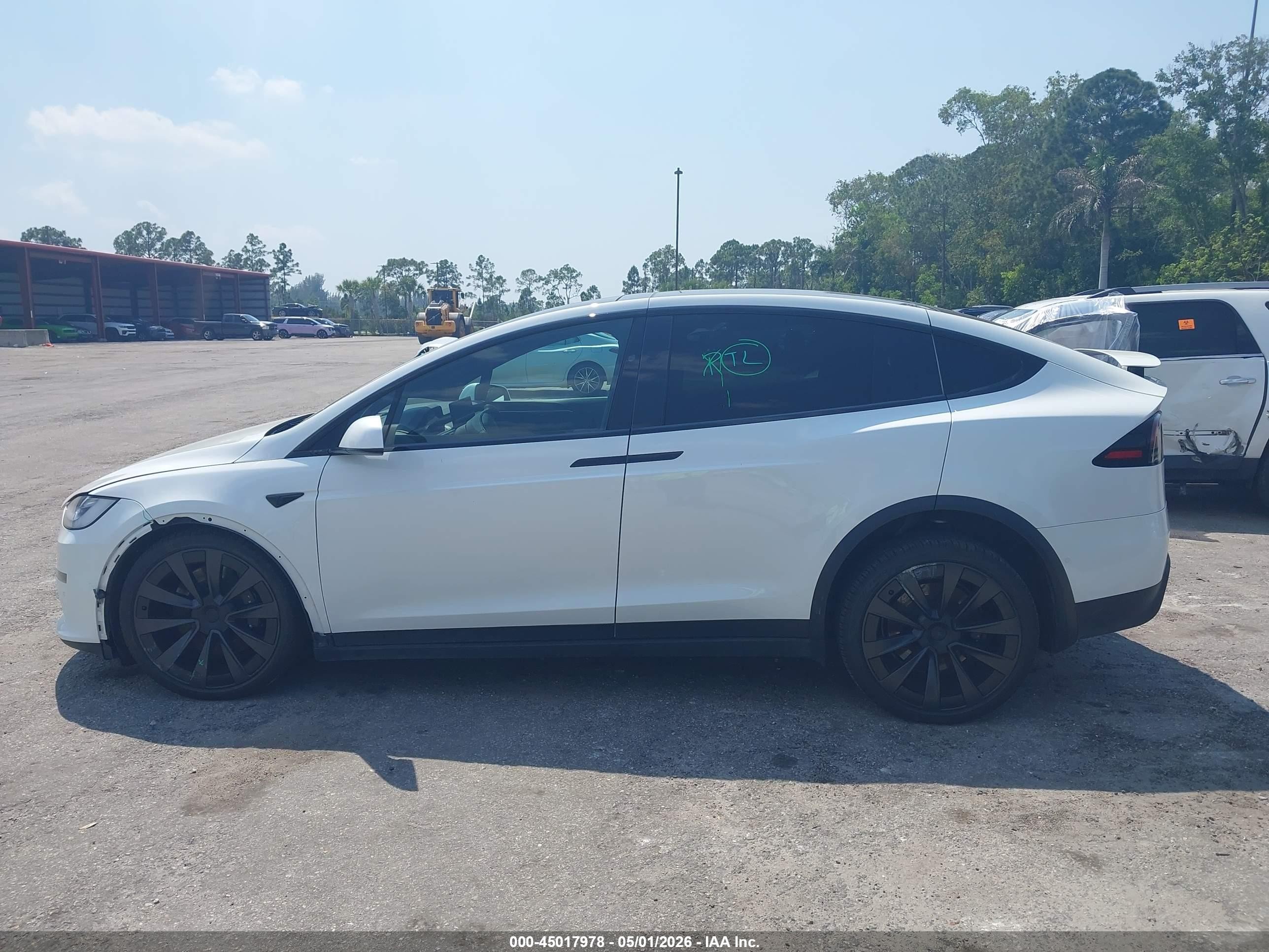 2023 Tesla Model X Dual Motor All-wheel Drive/standard Range White vin: 7SAXCBE52PF373142