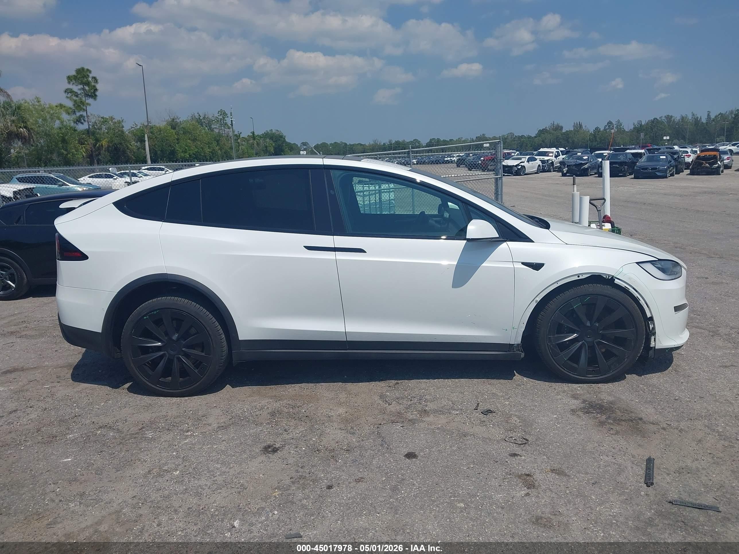 2023 Tesla Model X Dual Motor All-wheel Drive/standard Range White vin: 7SAXCBE52PF373142
