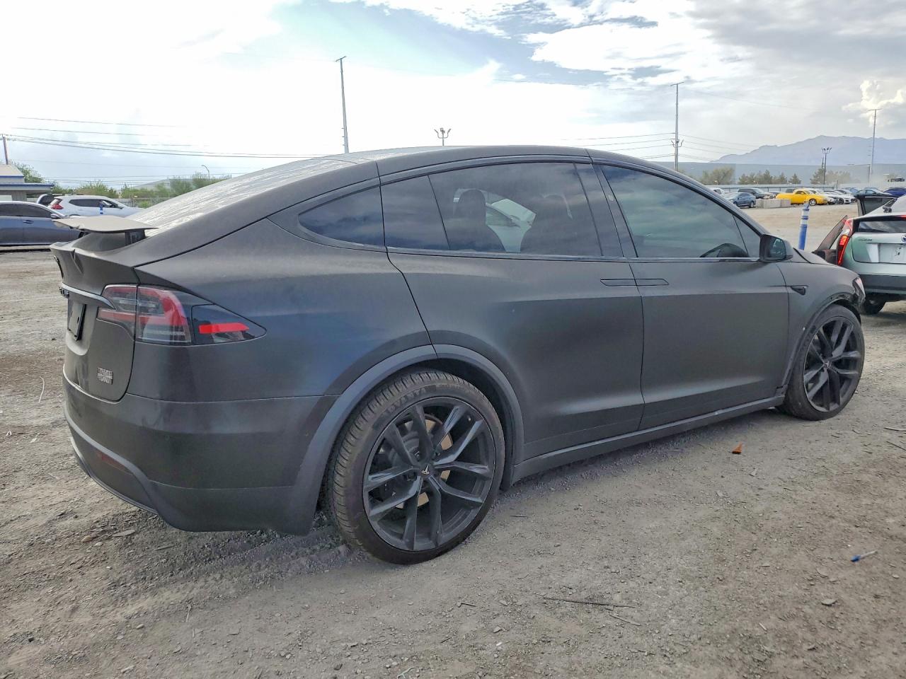 2022 Tesla Model X Угольный vin: 7SAXCBE67NF349408