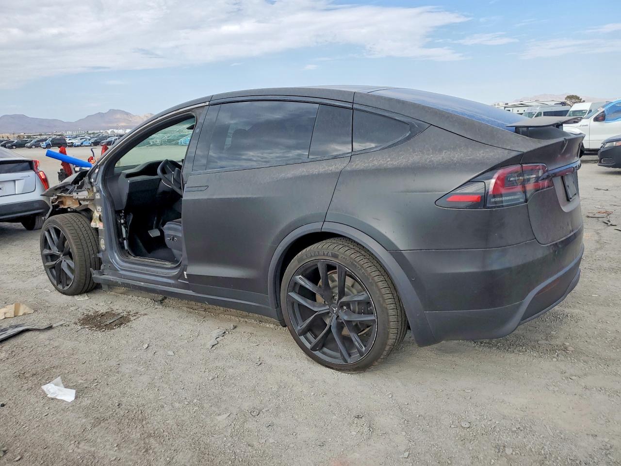 2022 Tesla Model X Угольный vin: 7SAXCBE67NF349408