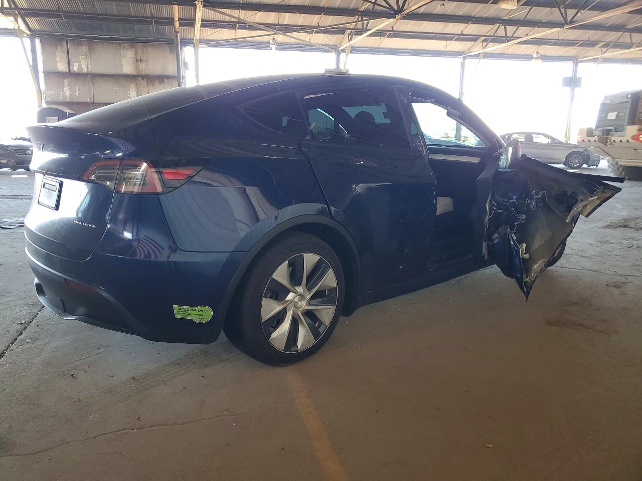 2023 Tesla Model Y Синий vin: 7SAYGAEE0PF682627