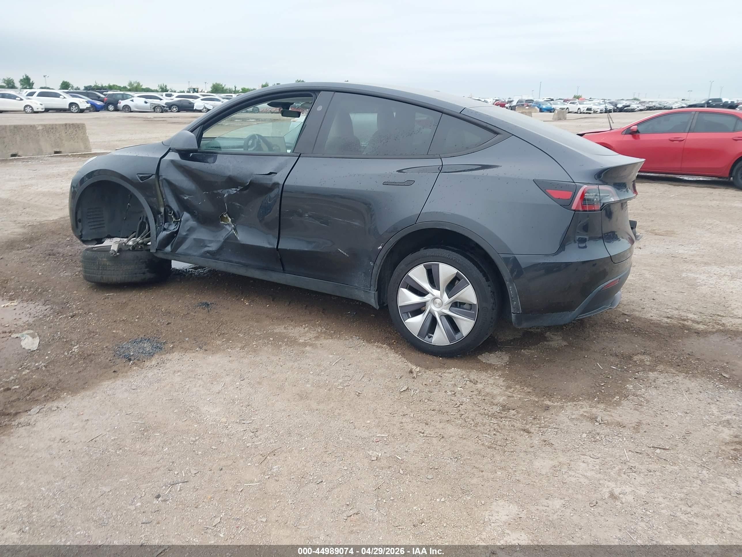 2024 Tesla Model Y Long Range Dual Motor All-wheel Drive Gray vin: 7SAYGAEE2RF046536
