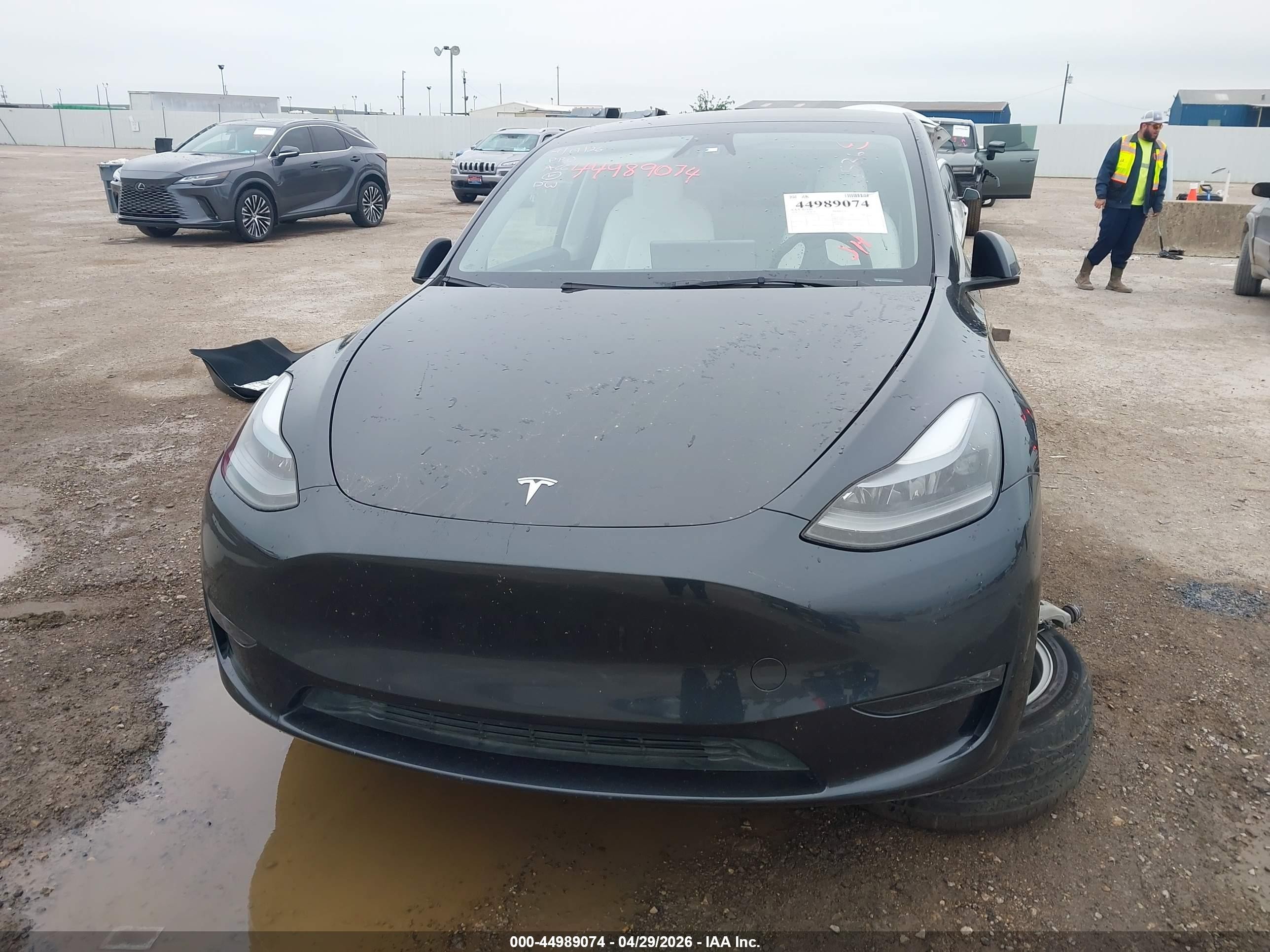 2024 Tesla Model Y Long Range Dual Motor All-wheel Drive Gray vin: 7SAYGAEE2RF046536
