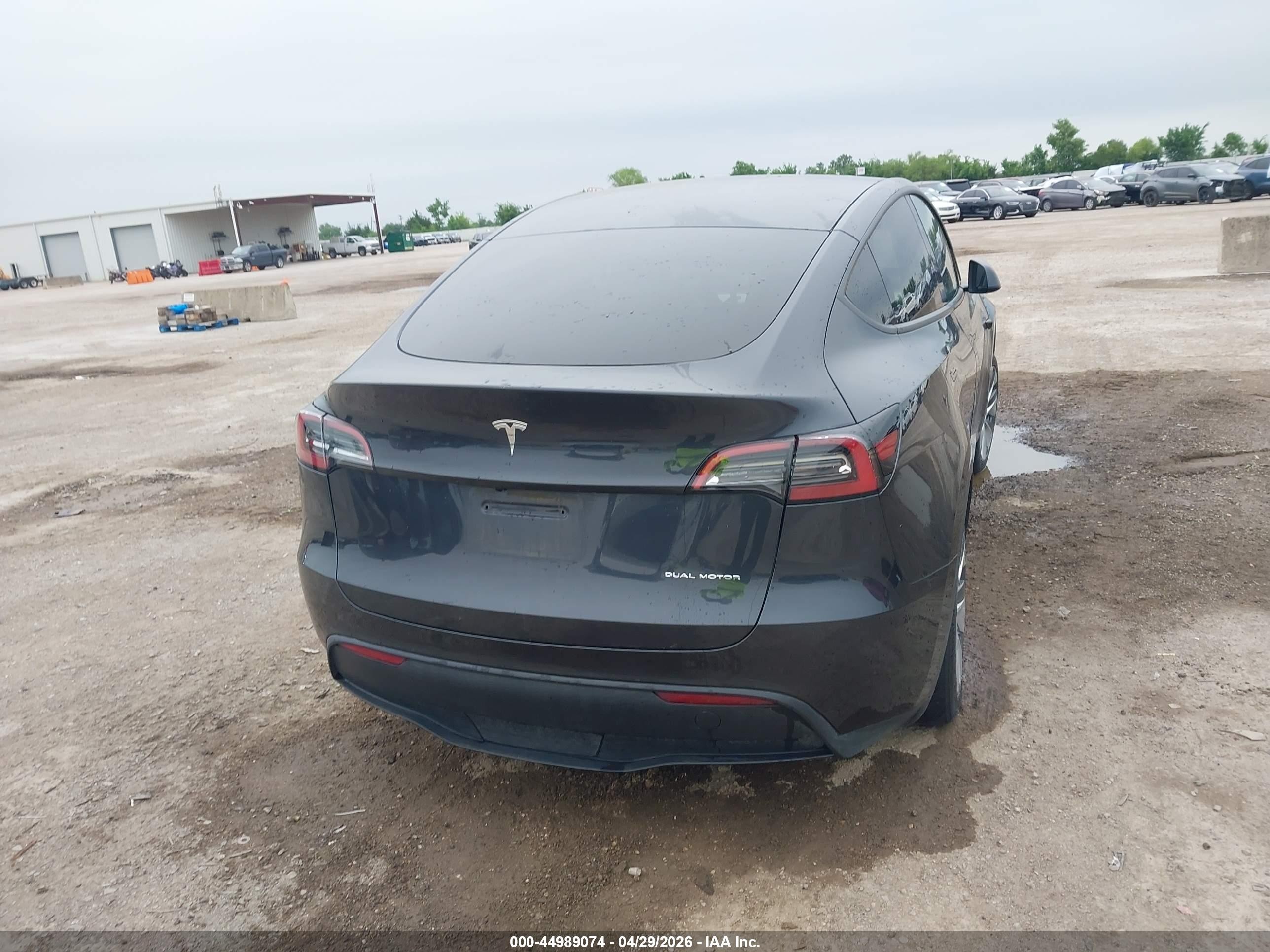 2024 Tesla Model Y Long Range Dual Motor All-wheel Drive Gray vin: 7SAYGAEE2RF046536