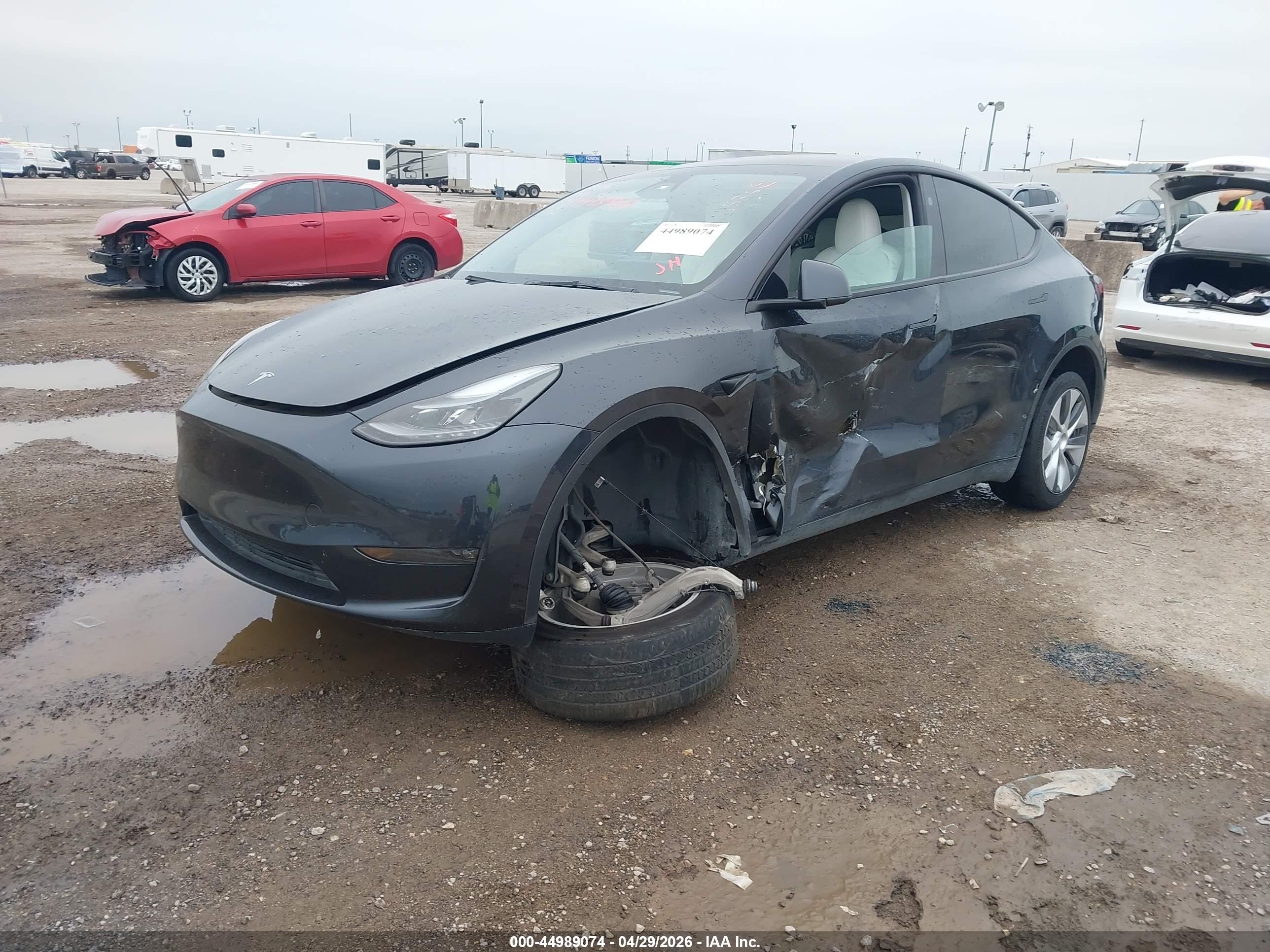 2024 Tesla Model Y Long Range Dual Motor All-wheel Drive Gray vin: 7SAYGAEE2RF046536