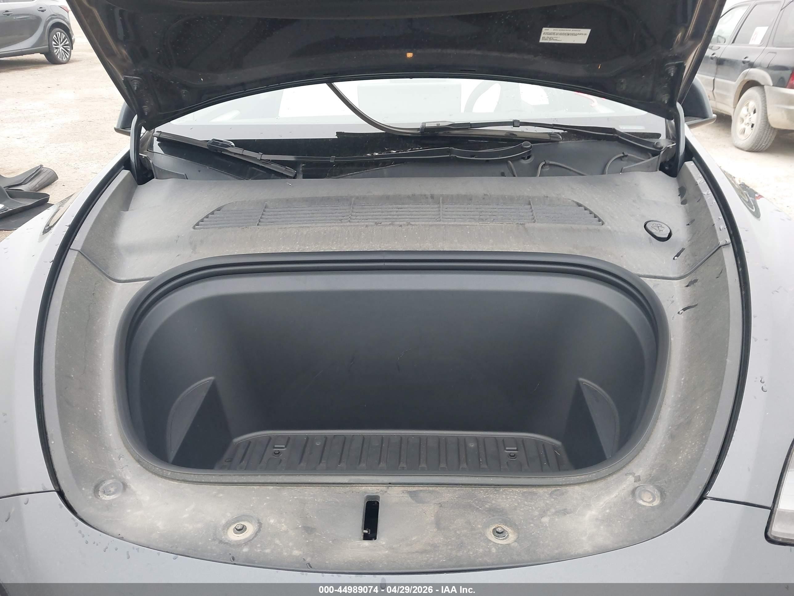 2024 Tesla Model Y Long Range Dual Motor All-wheel Drive Gray vin: 7SAYGAEE2RF046536