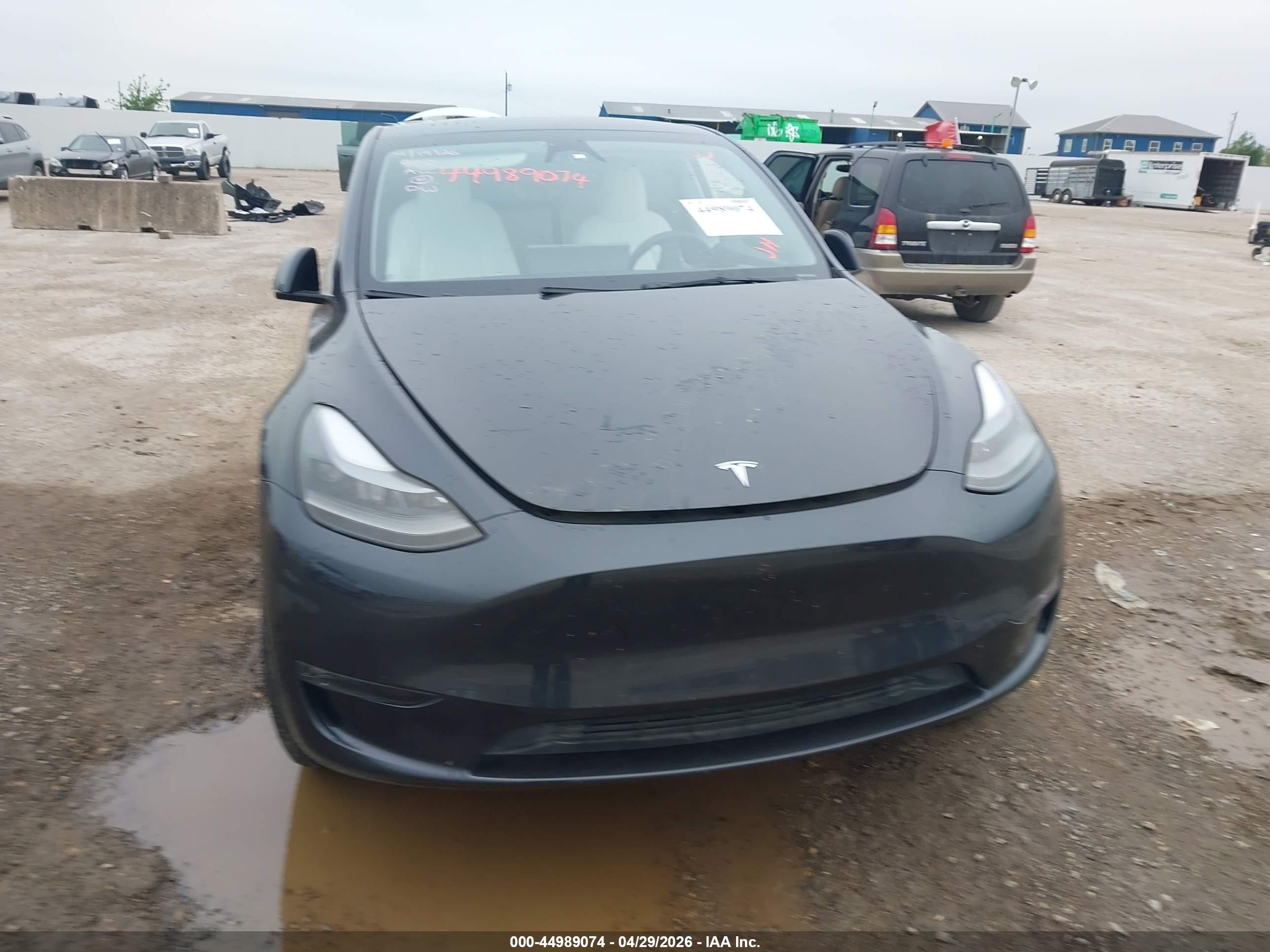 2024 Tesla Model Y Long Range Dual Motor All-wheel Drive Gray vin: 7SAYGAEE2RF046536