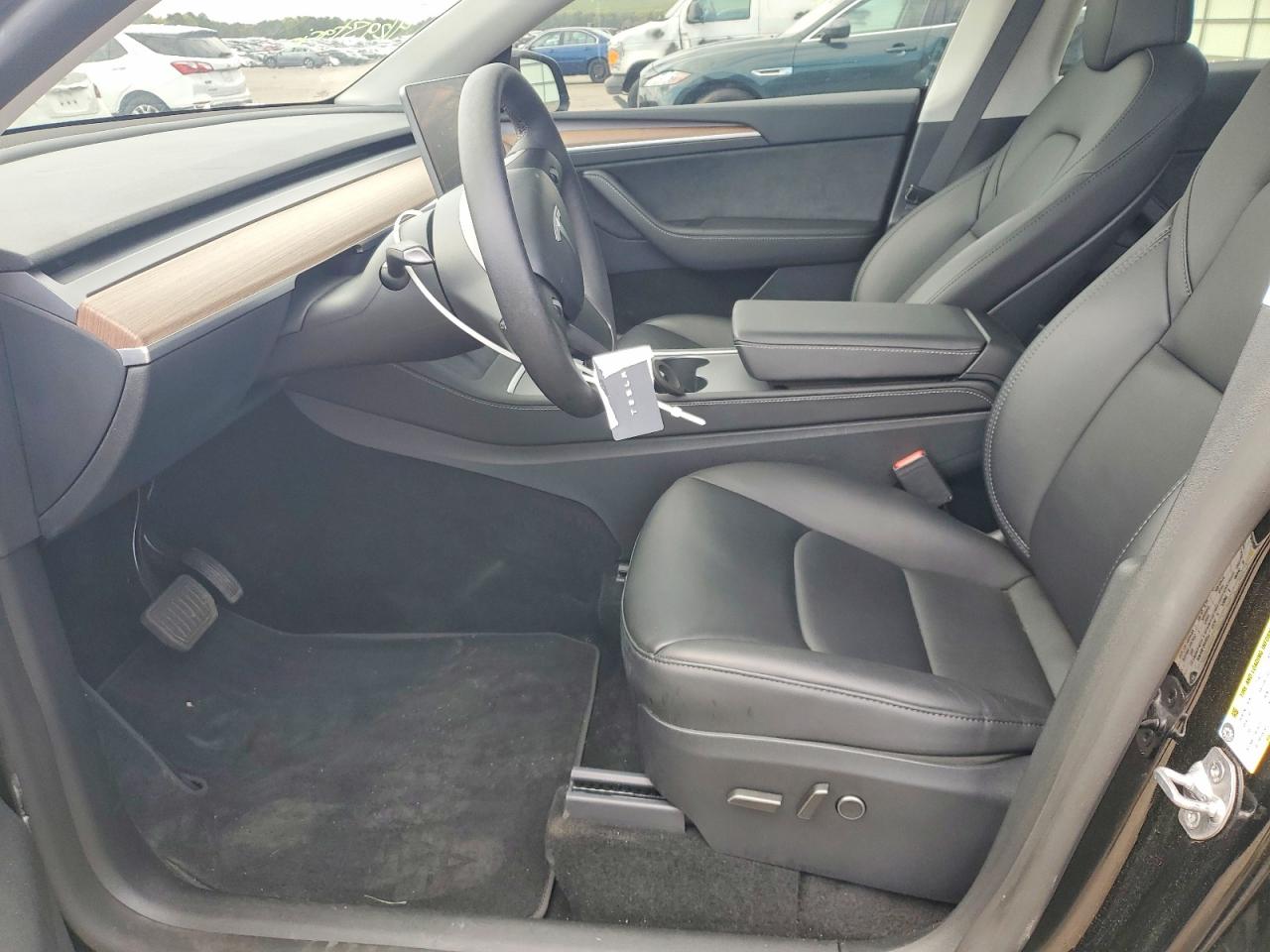 2024 Tesla Model Y Black vin: 7SAYGAEE4RF009102