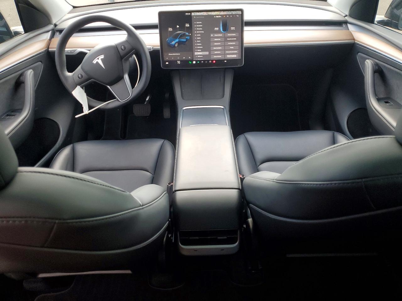 2024 Tesla Model Y Black vin: 7SAYGAEE4RF009102