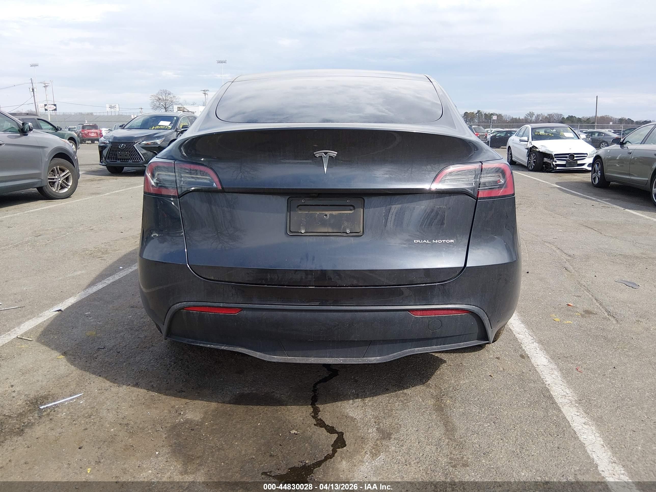 2024 Tesla Model Y Long Range Dual Motor All-wheel Drive Gray vin: 7SAYGAEE4RF022481