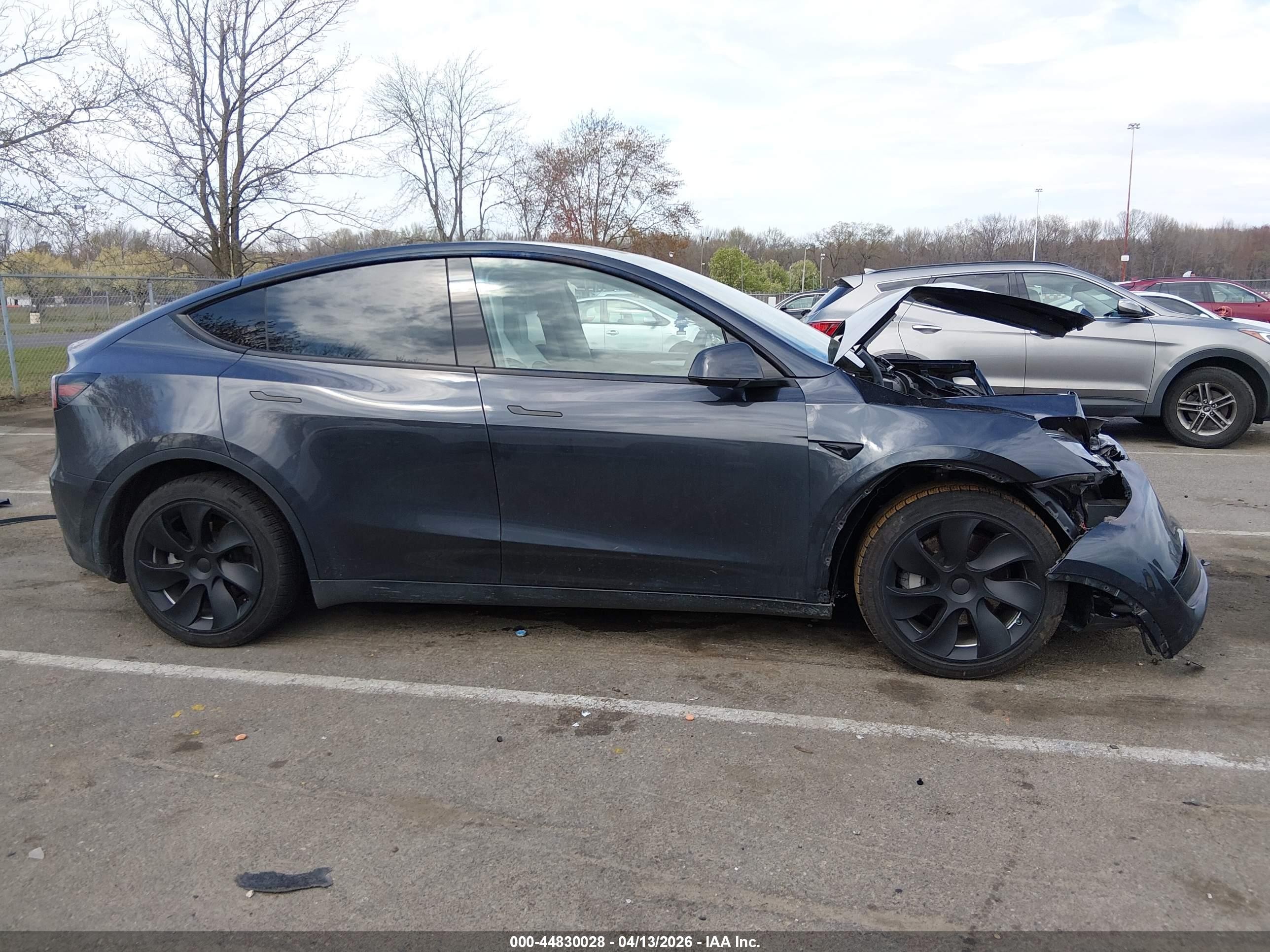 2024 Tesla Model Y Long Range Dual Motor All-wheel Drive Gray vin: 7SAYGAEE4RF022481
