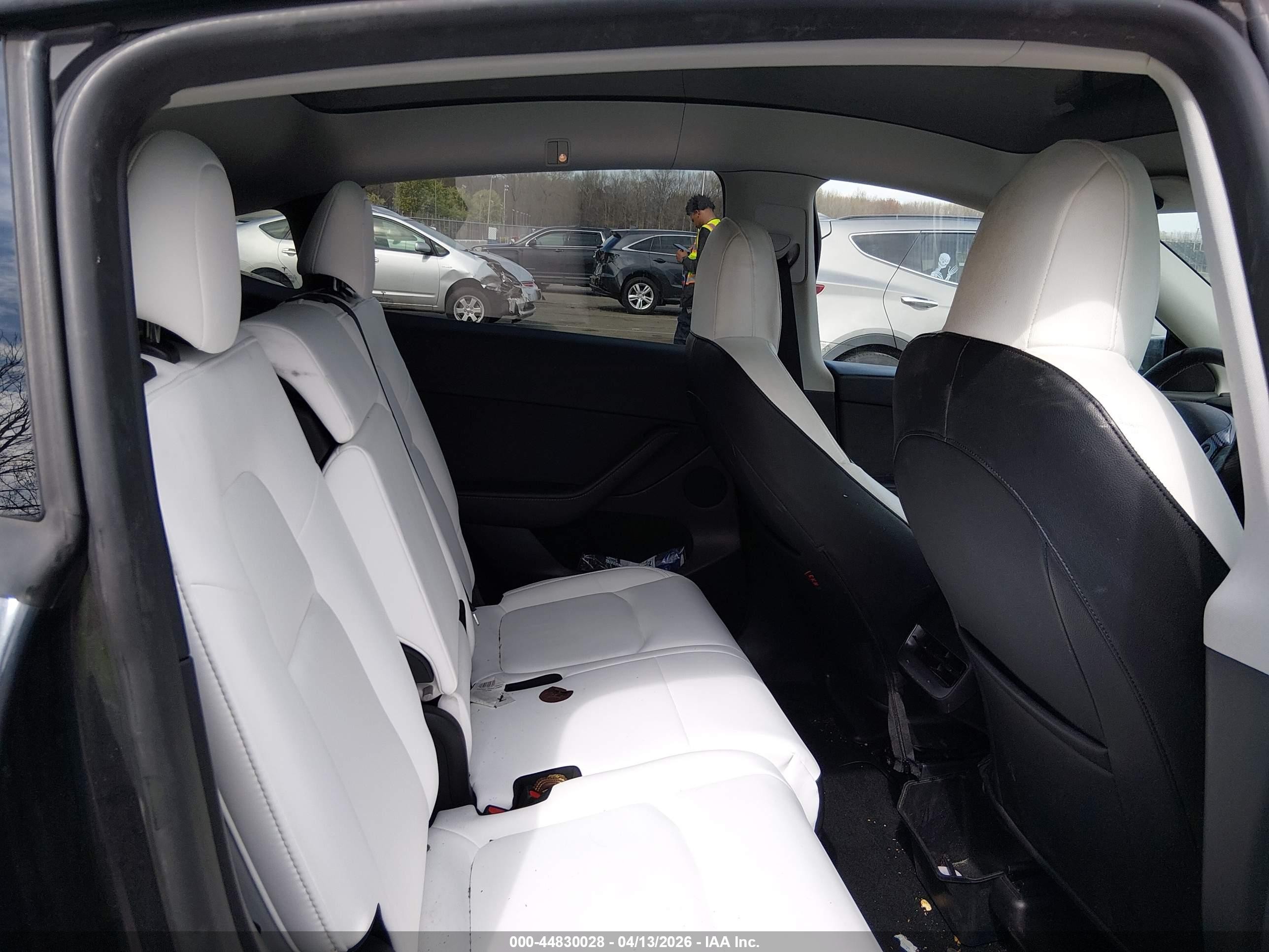2024 Tesla Model Y Long Range Dual Motor All-wheel Drive Gray vin: 7SAYGAEE4RF022481