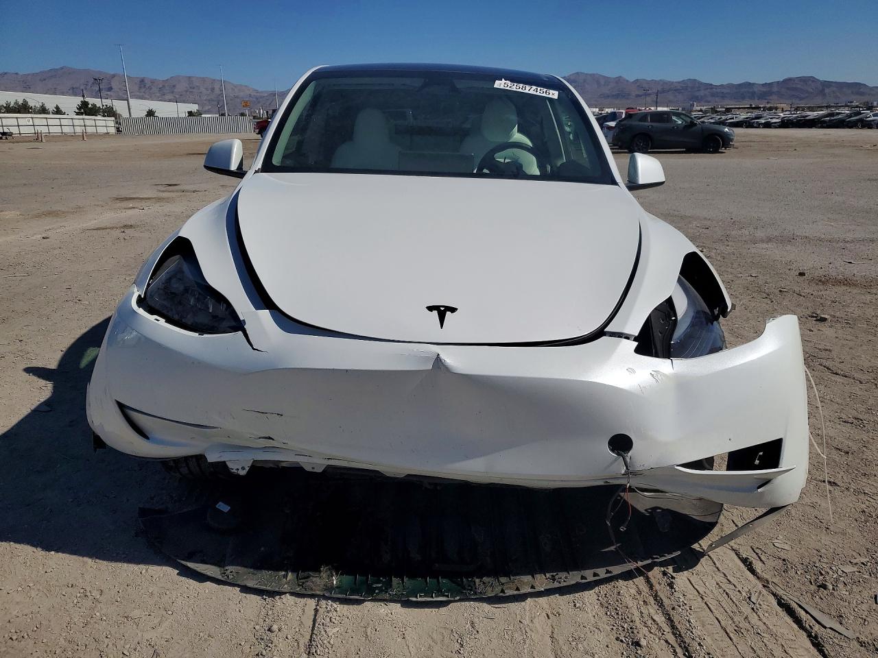2024 Tesla Model Y White vin: 7SAYGAEE4RF177368