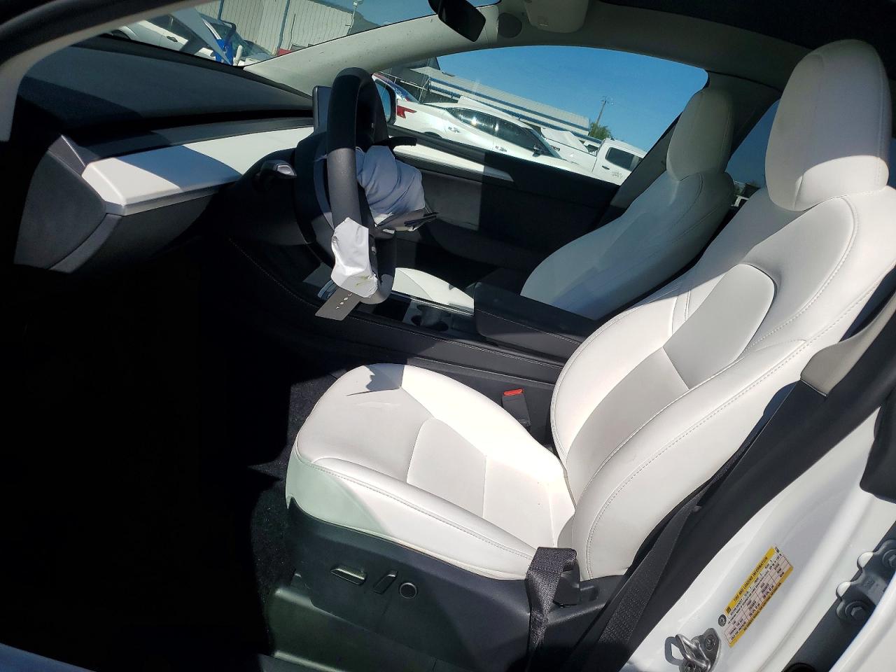 2024 Tesla Model Y White vin: 7SAYGAEE4RF177368