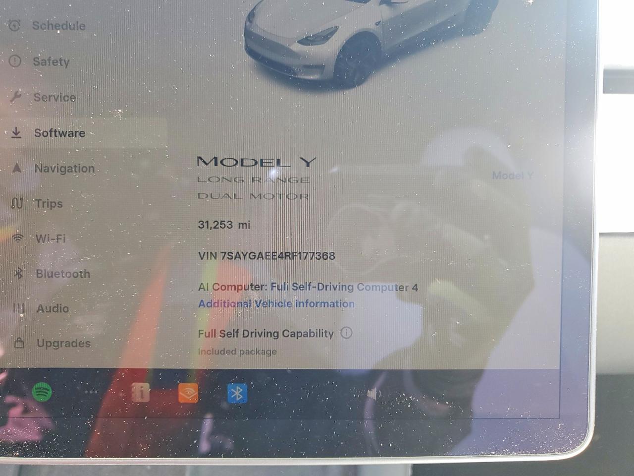 2024 Tesla Model Y White vin: 7SAYGAEE4RF177368