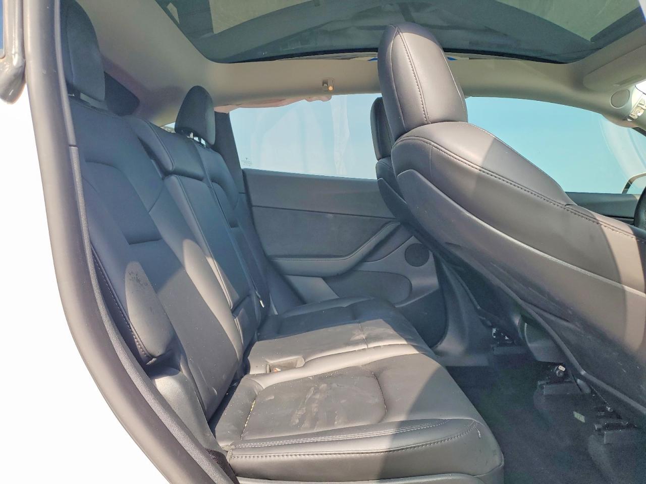 2022 Tesla Model Y White vin: 7SAYGAEE6NF518991