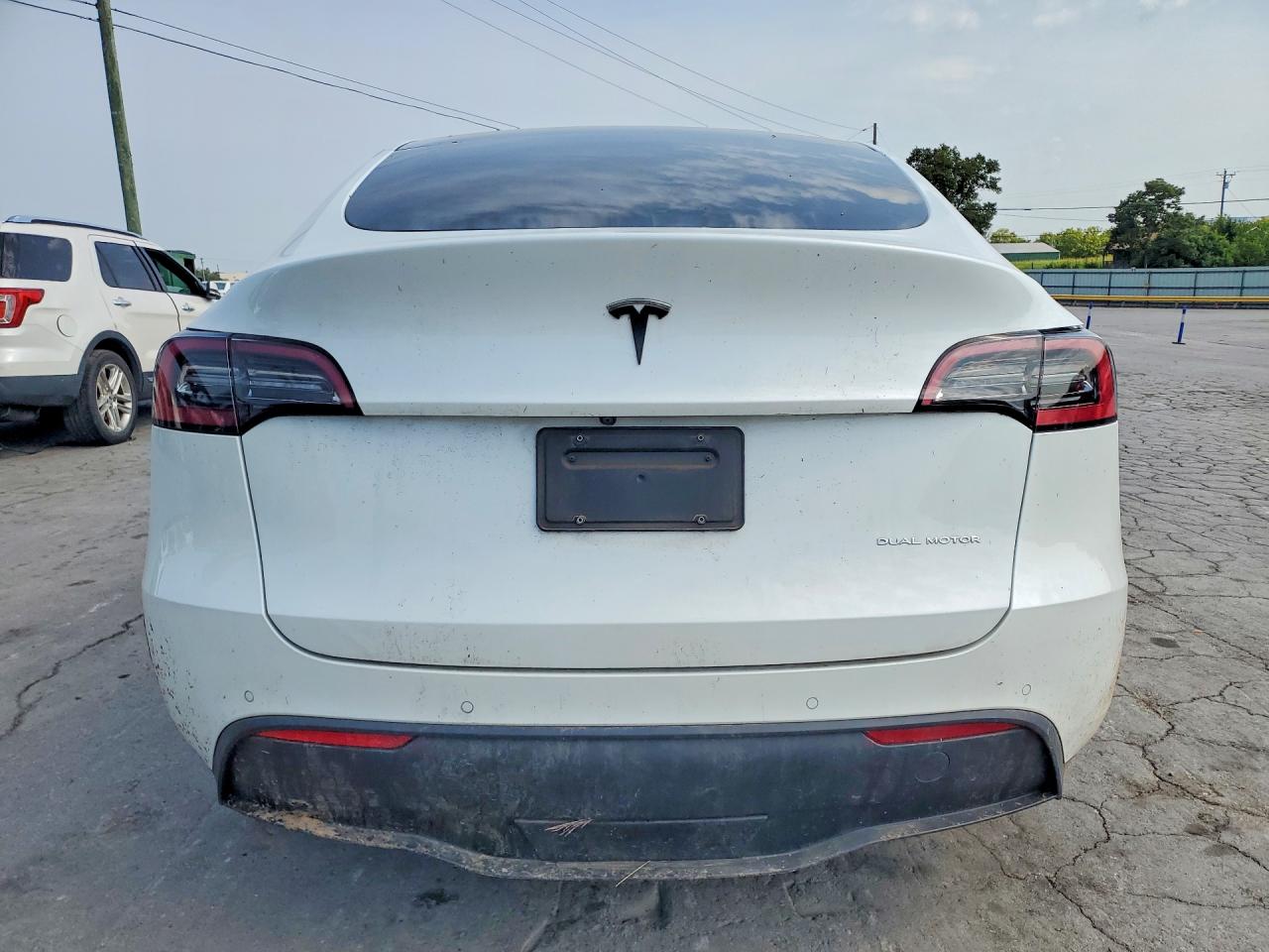 2022 Tesla Model Y White vin: 7SAYGAEE6NF518991