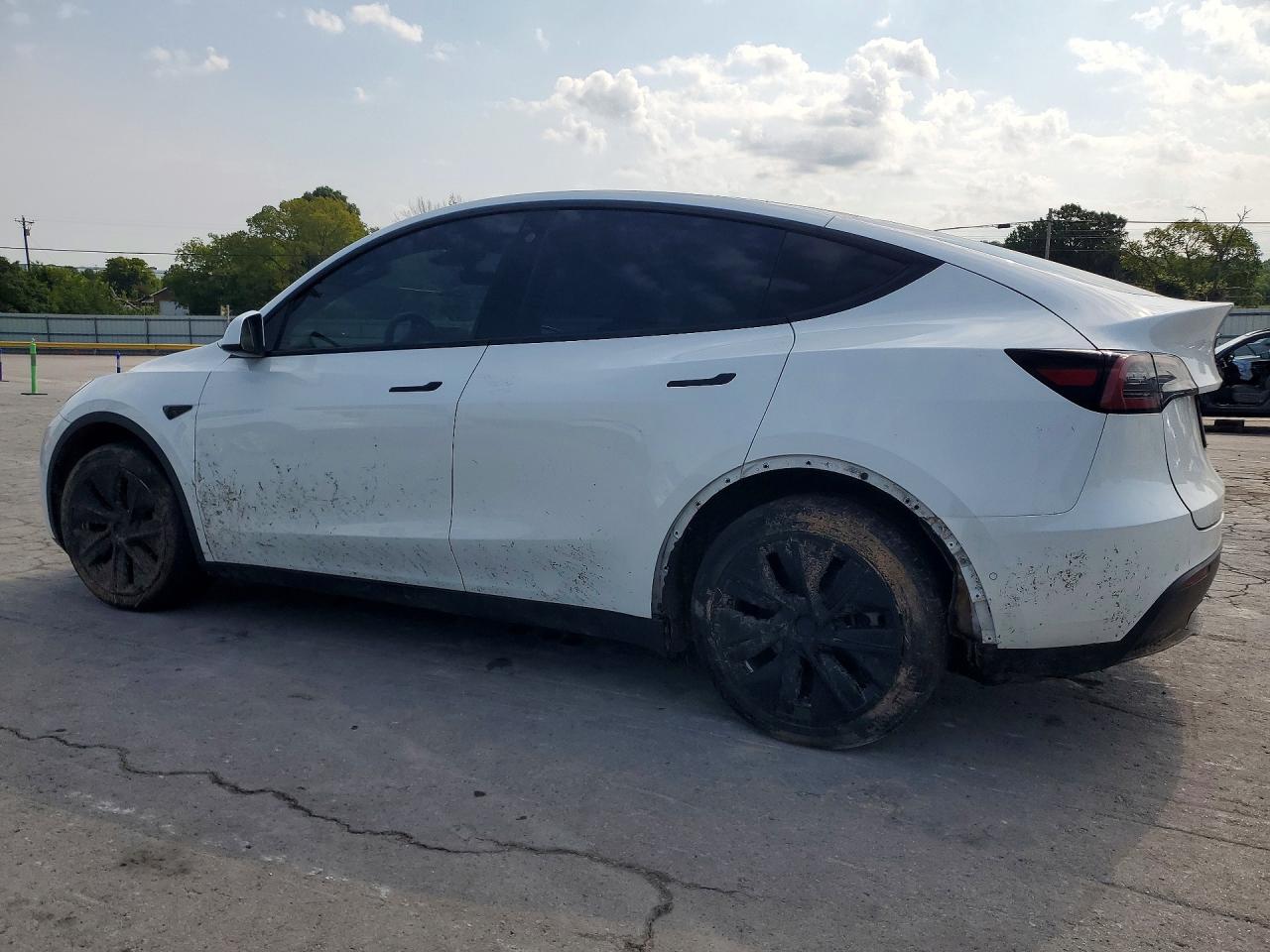 2022 Tesla Model Y White vin: 7SAYGAEE6NF518991