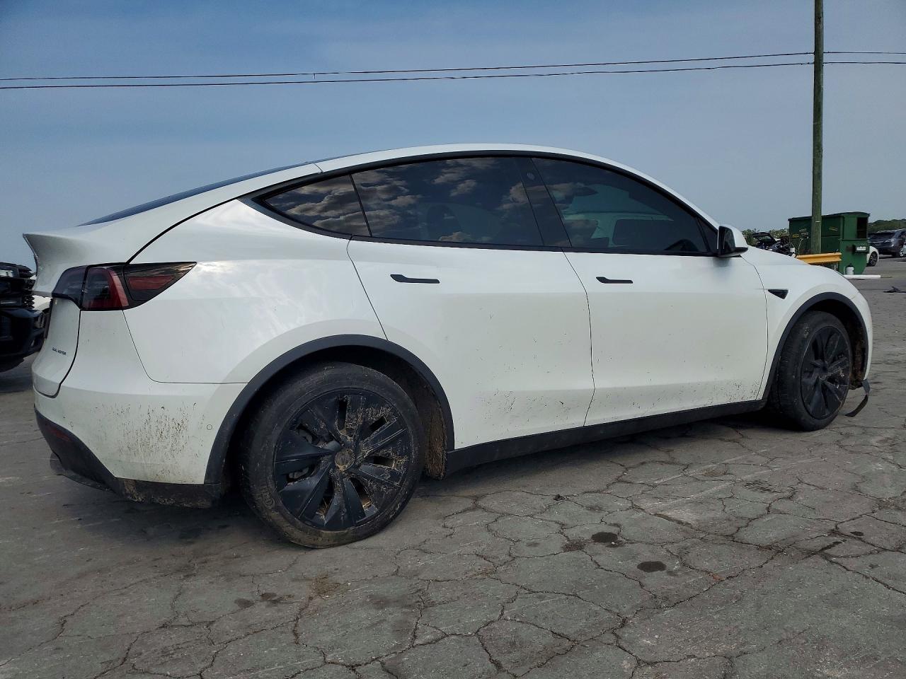 2022 Tesla Model Y White vin: 7SAYGAEE6NF518991