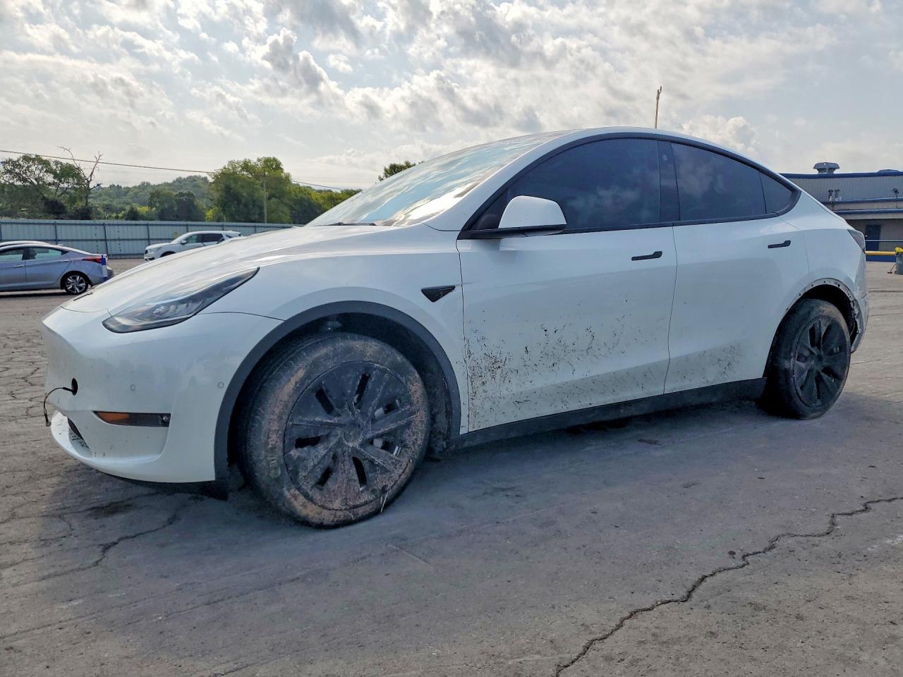 2022 Tesla Model Y White vin: 7SAYGAEE6NF518991