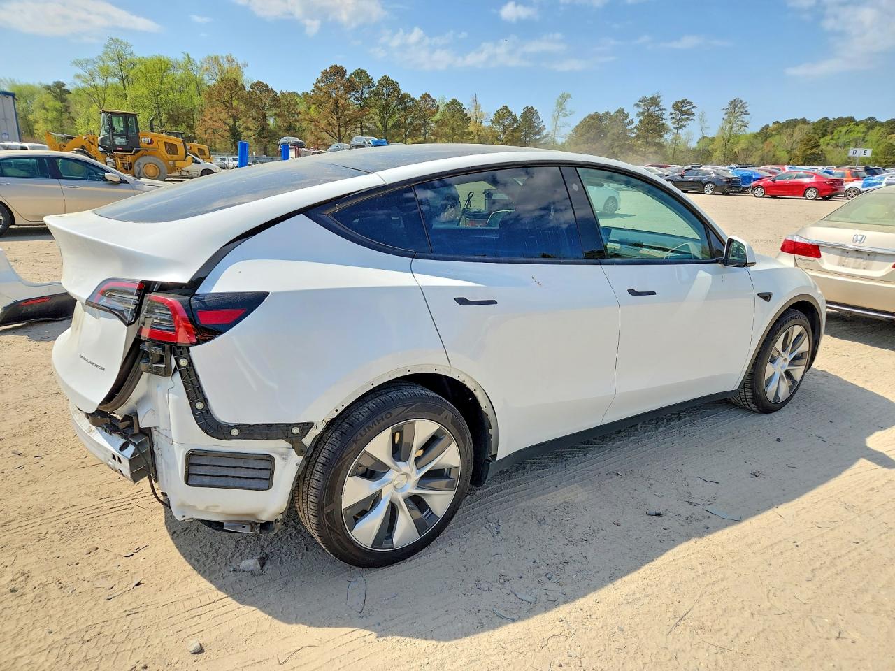2023 Tesla Model Y White vin: 7SAYGAEE6PF599137
