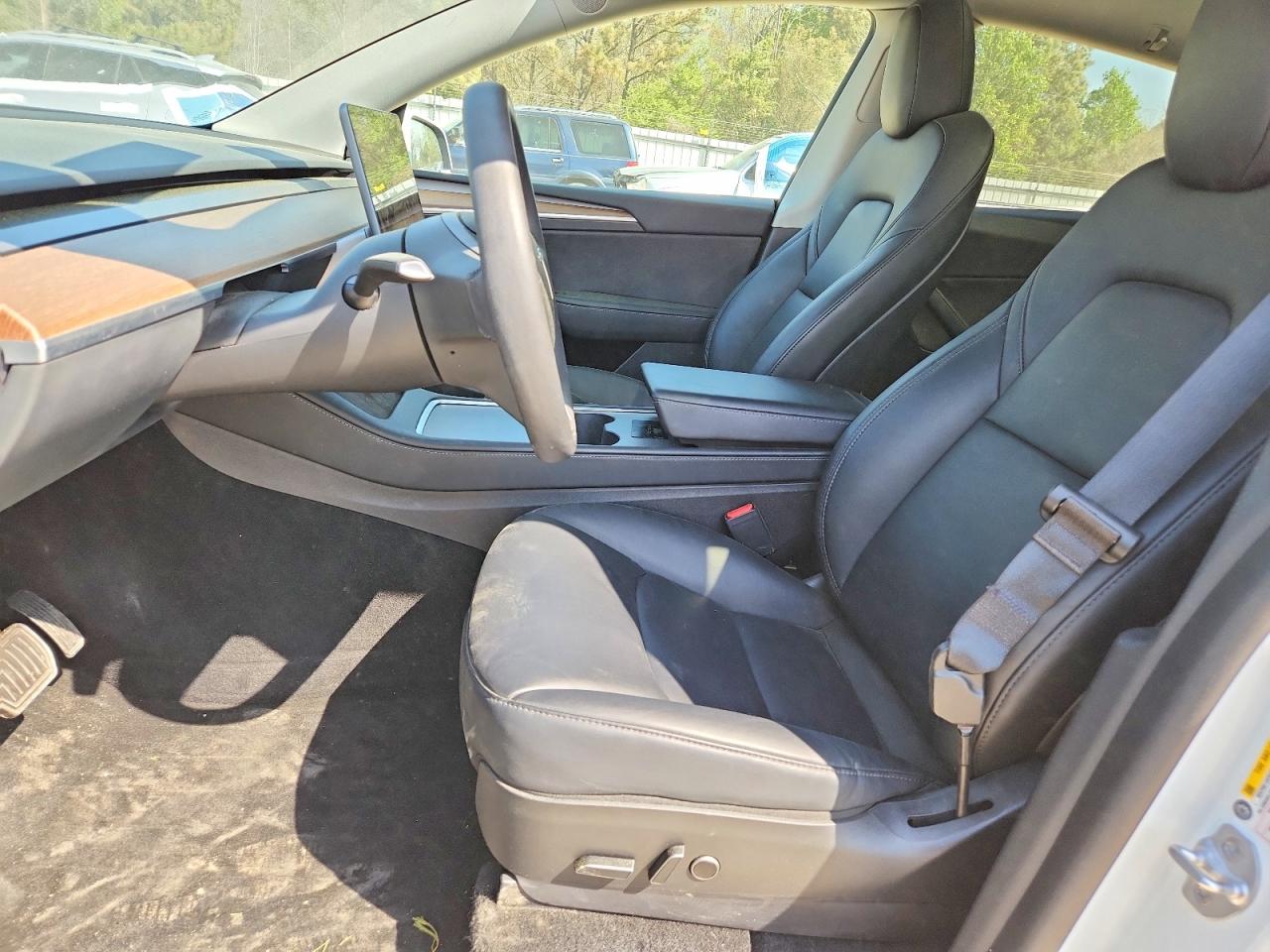 2023 Tesla Model Y White vin: 7SAYGAEE6PF599137