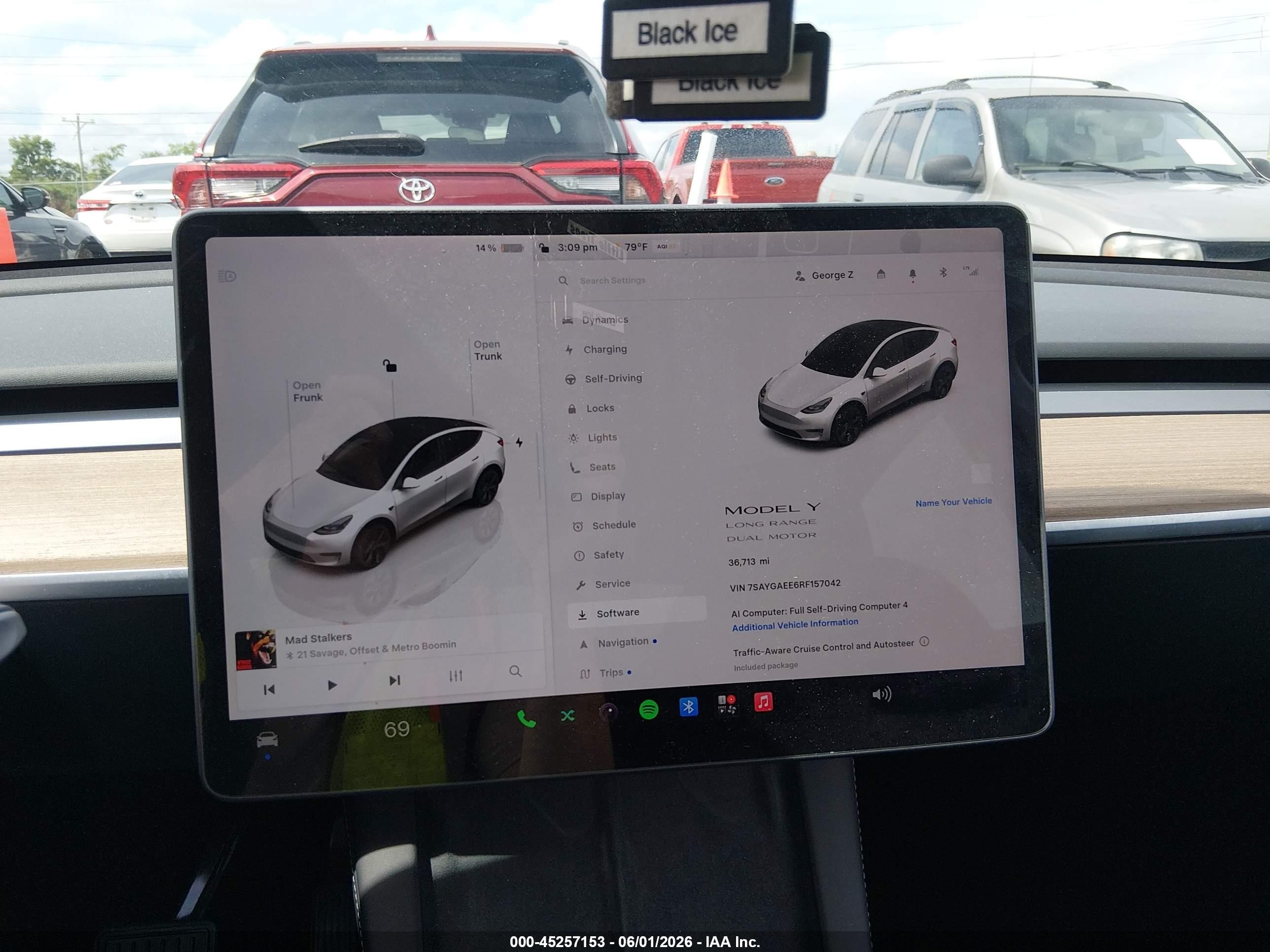 2024 Tesla Model Y Long Range Dual Motor All-wheel Drive White vin: 7SAYGAEE6RF157042