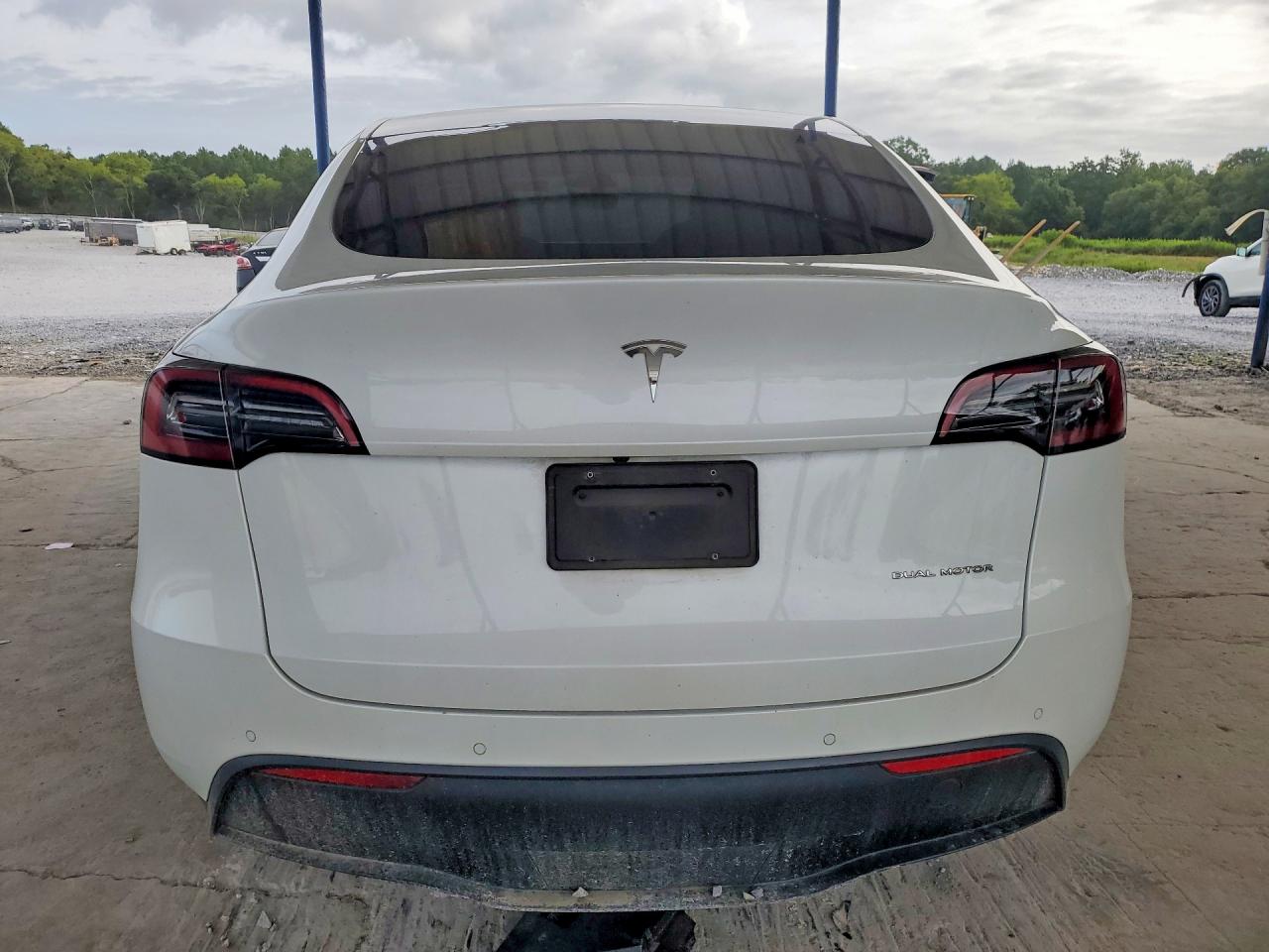 2022 Tesla Model Y White vin: 7SAYGAEE7NF337527