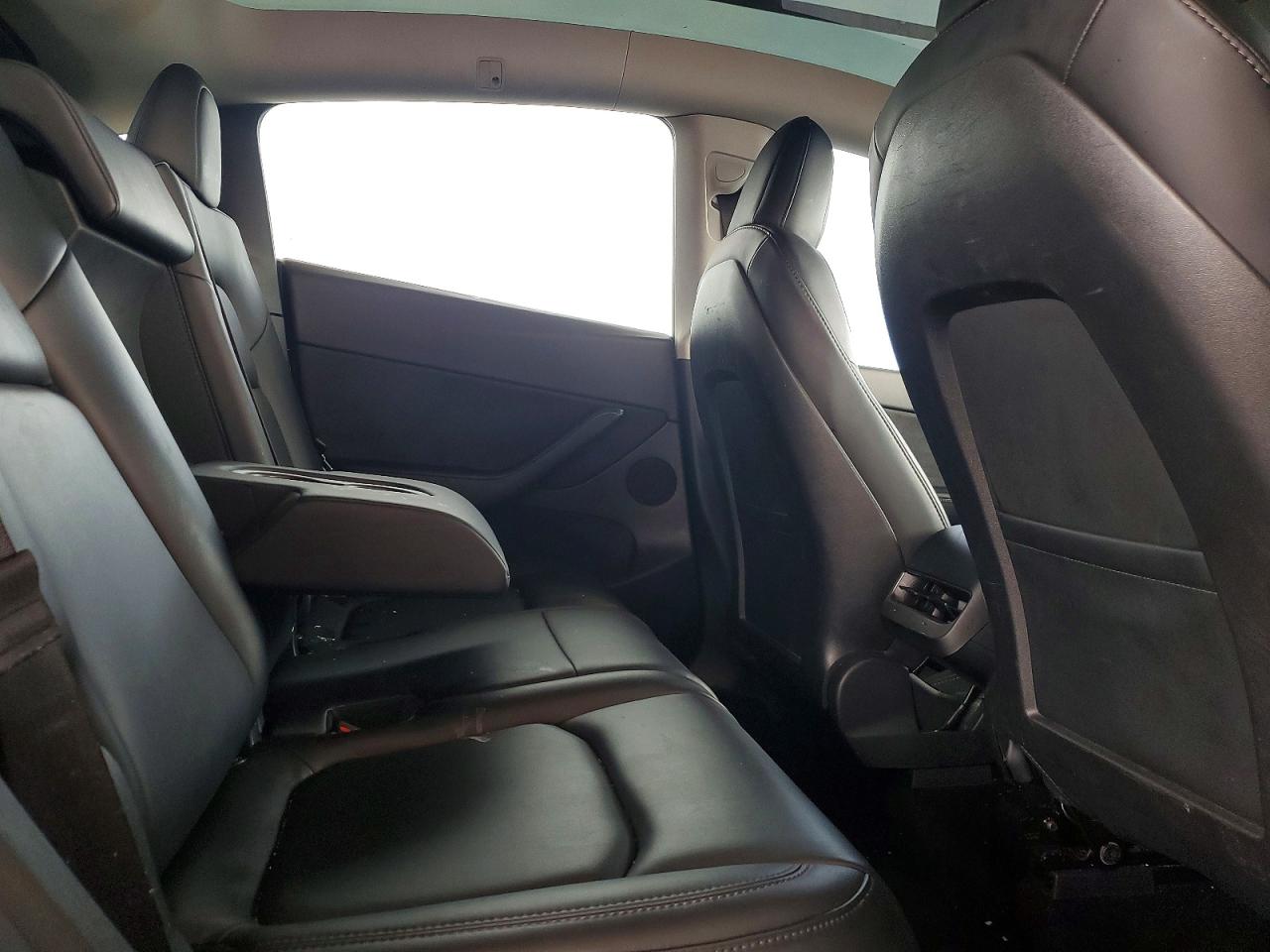 2022 Tesla Model Y White vin: 7SAYGAEE7NF337527